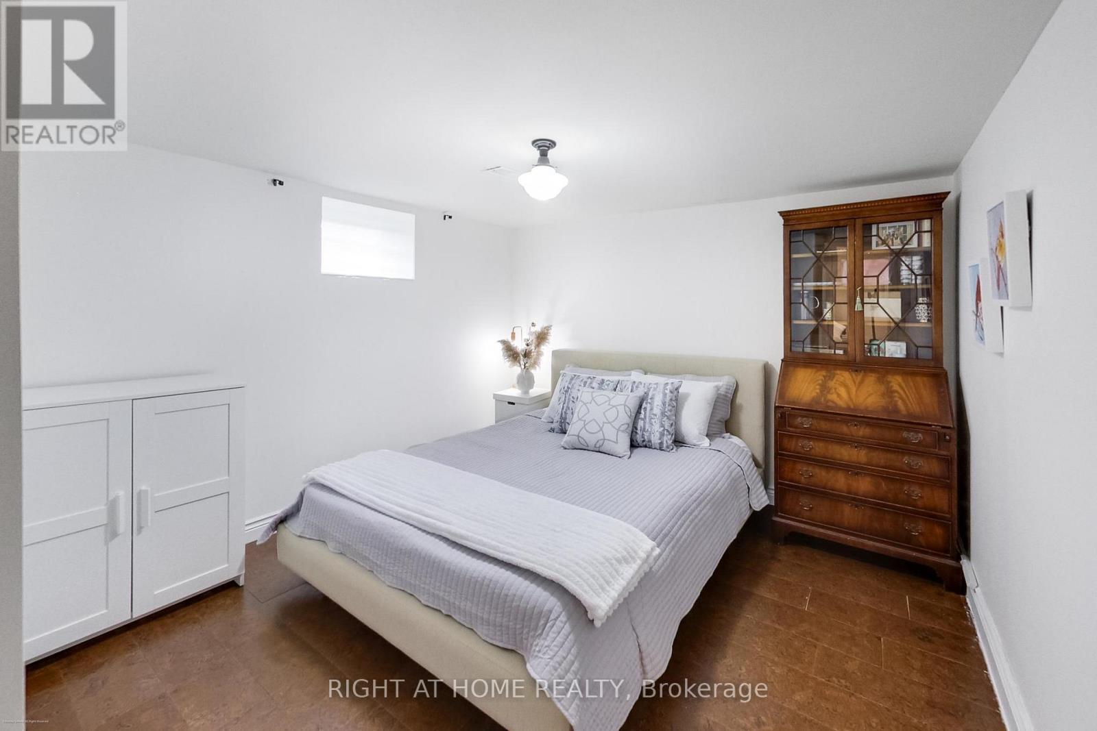 












69 LILAC AVENUE

,
Toronto (Humberlea-Pelmo Park),




Ontario
M9M1G4

