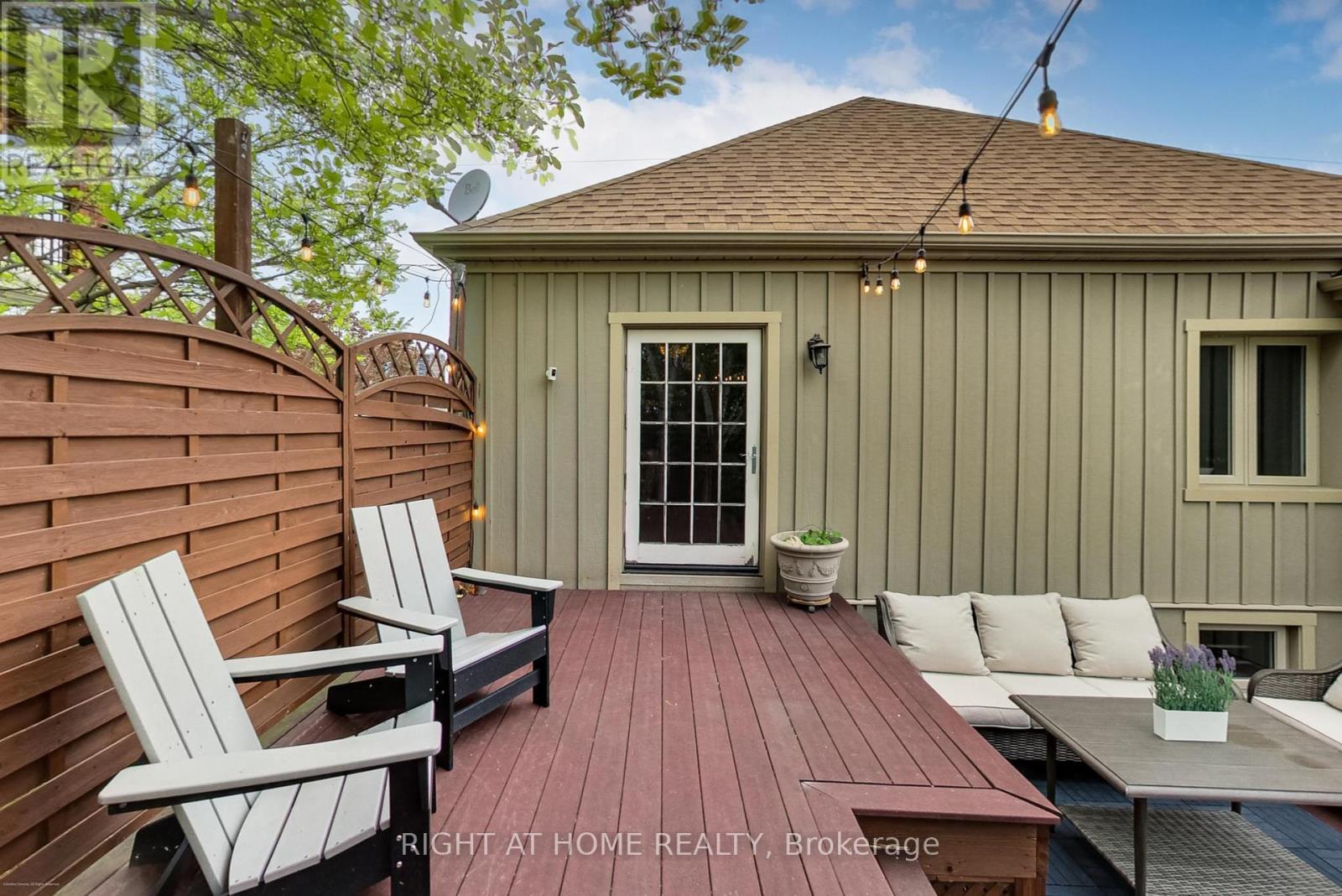 












69 LILAC AVENUE

,
Toronto (Humberlea-Pelmo Park),




Ontario
M9M1G4

