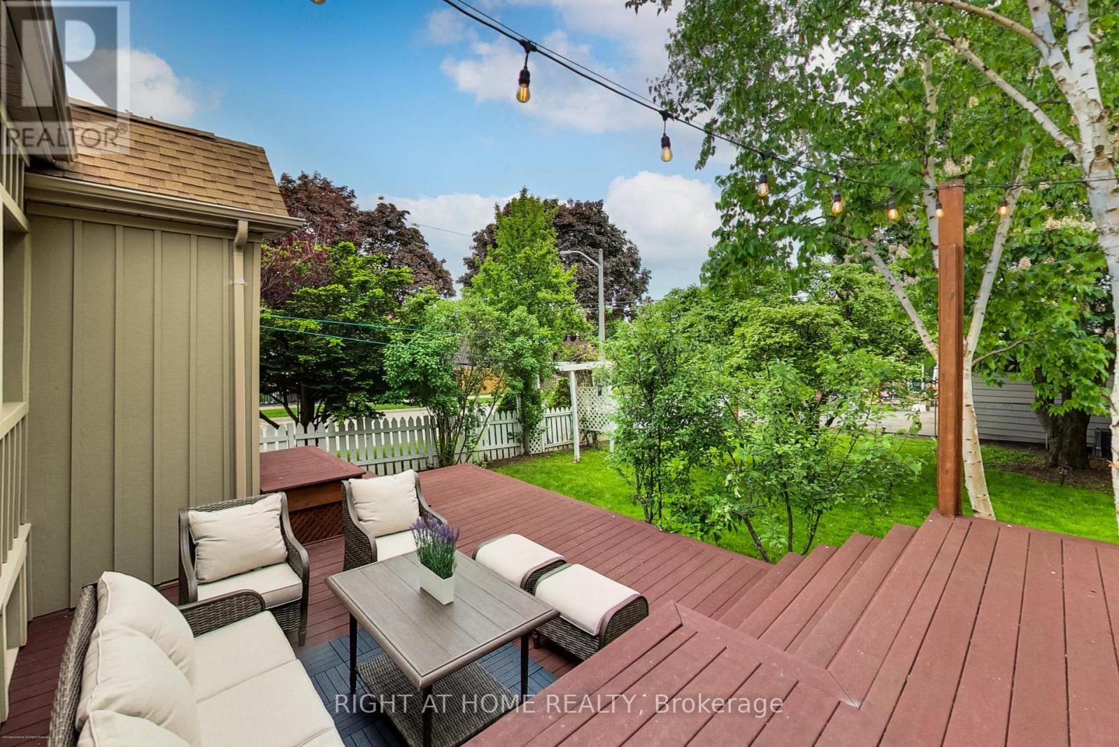












69 LILAC AVENUE

,
Toronto (Humberlea-Pelmo Park),




Ontario
M9M1G4

