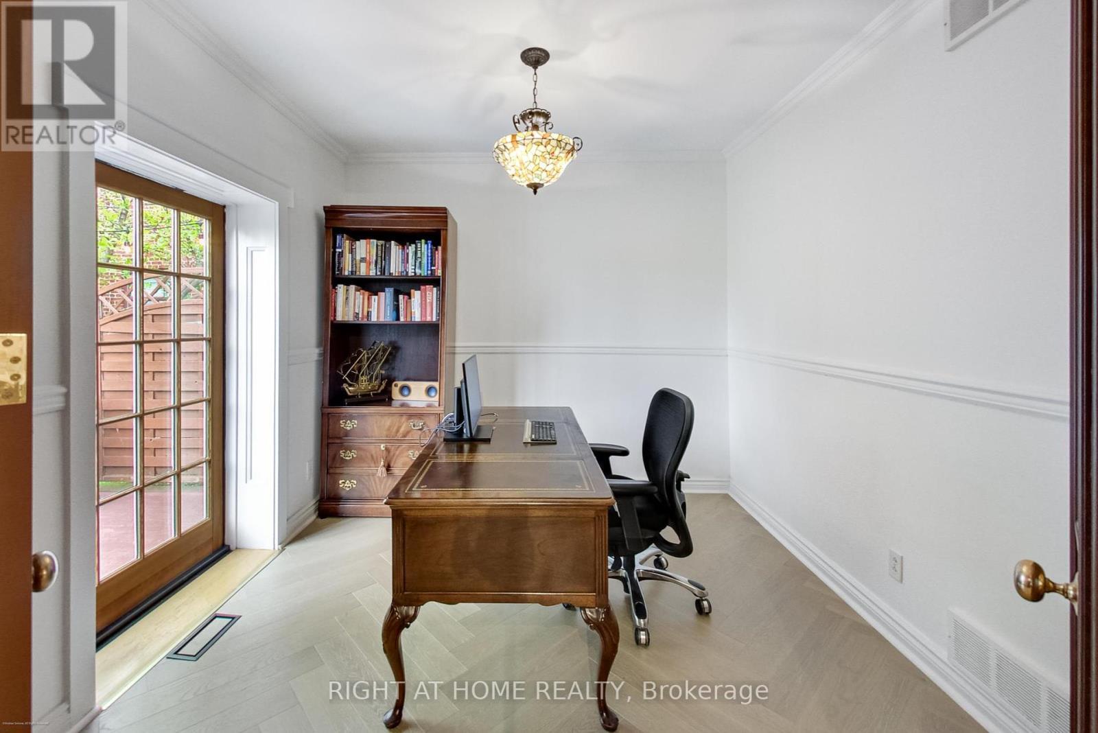 












69 LILAC AVENUE

,
Toronto (Humberlea-Pelmo Park),




Ontario
M9M1G4

