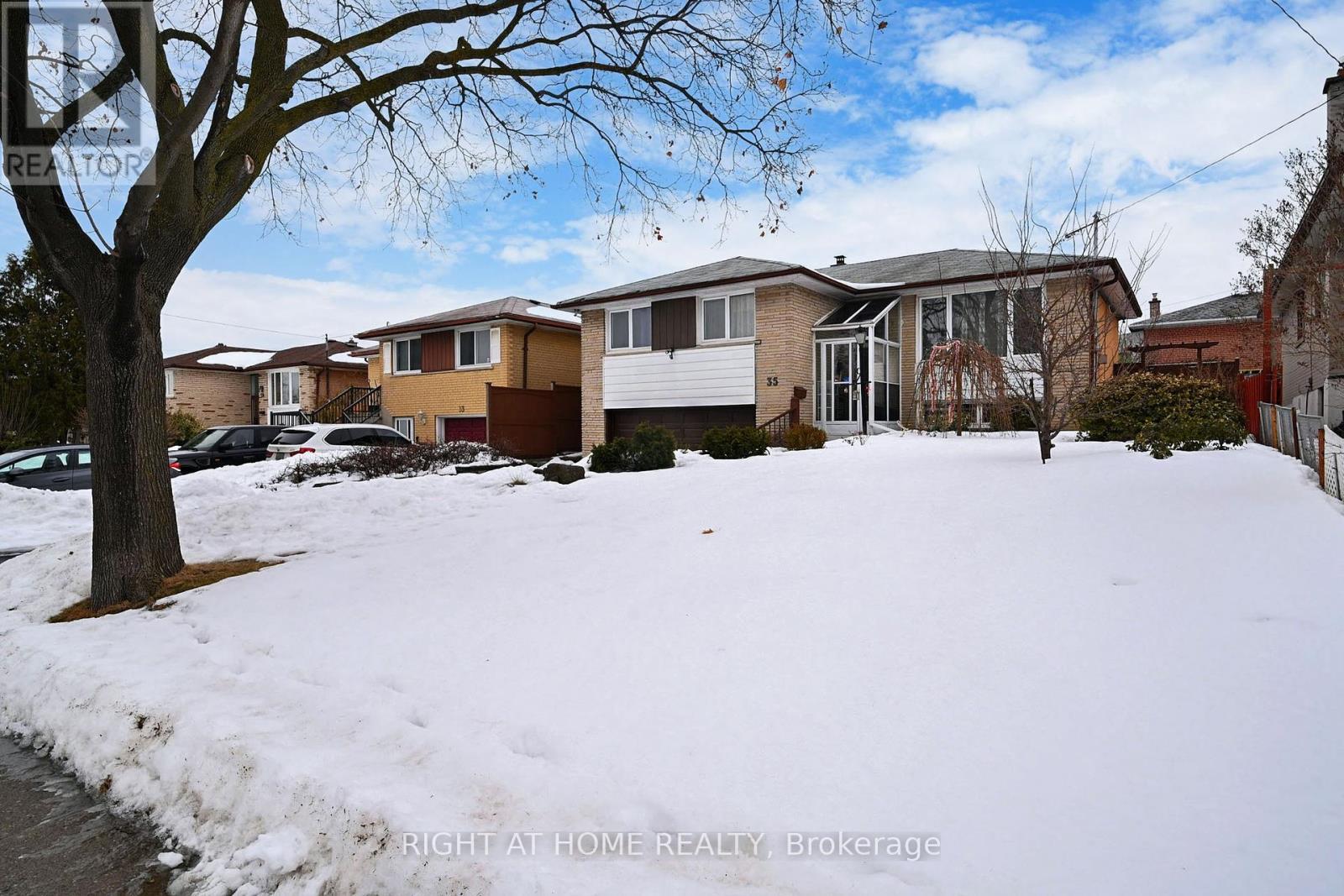 












35 WESTHUMBER BOULEVARD

,
Toronto (West Humber-Clairville),




Ontario
M9W3M5

