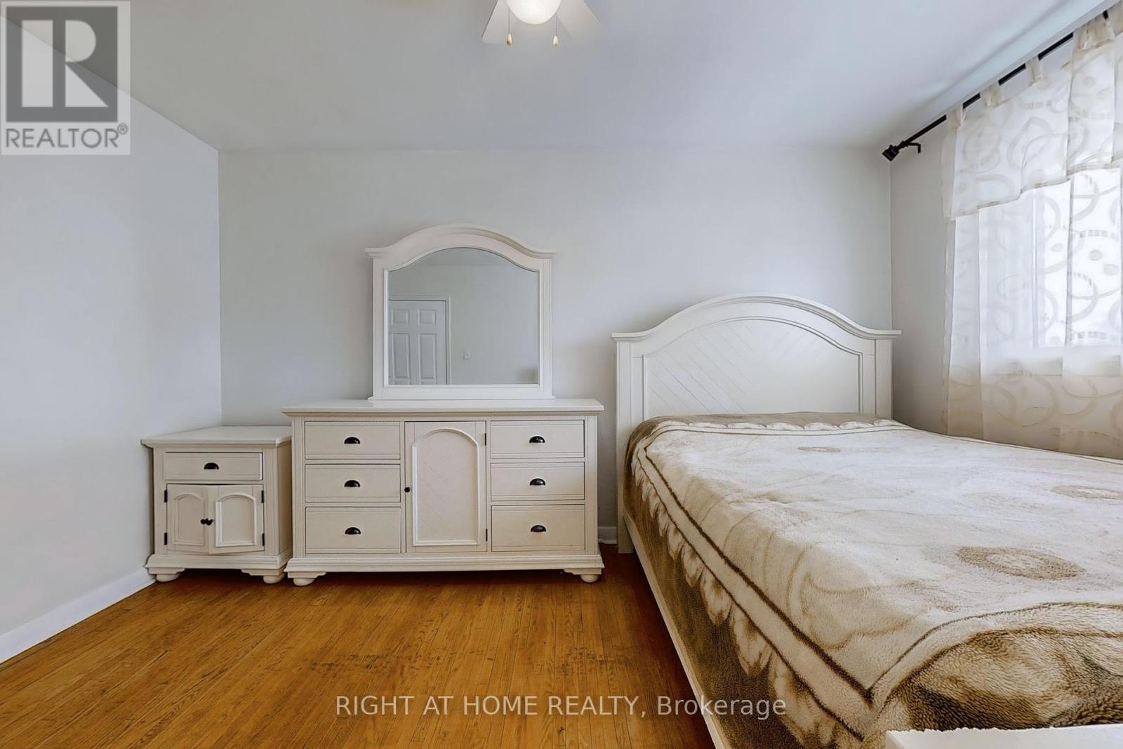 












35 WESTHUMBER BOULEVARD

,
Toronto (West Humber-Clairville),




Ontario
M9W3M5

