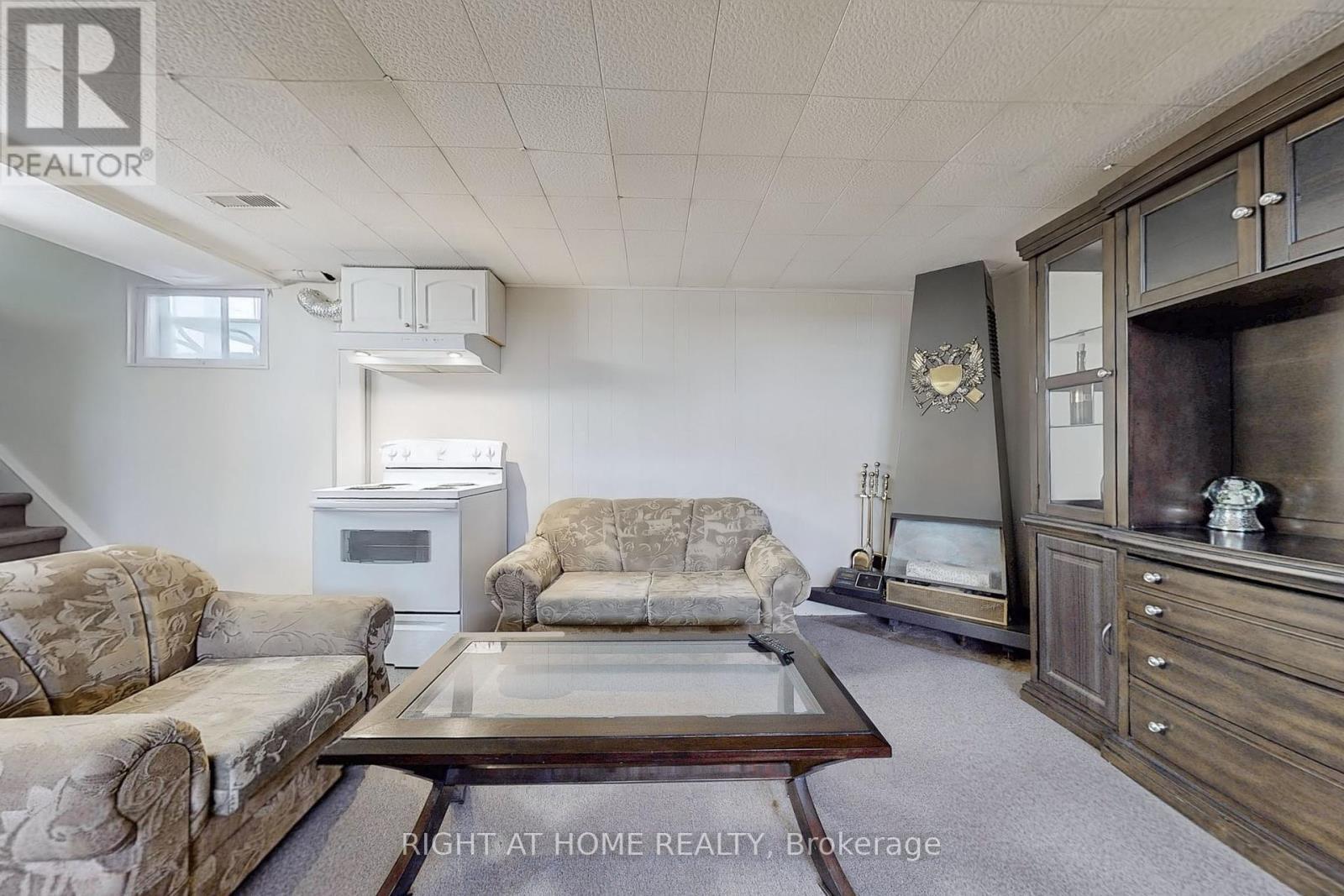 












35 WESTHUMBER BOULEVARD

,
Toronto (West Humber-Clairville),




Ontario
M9W3M5

