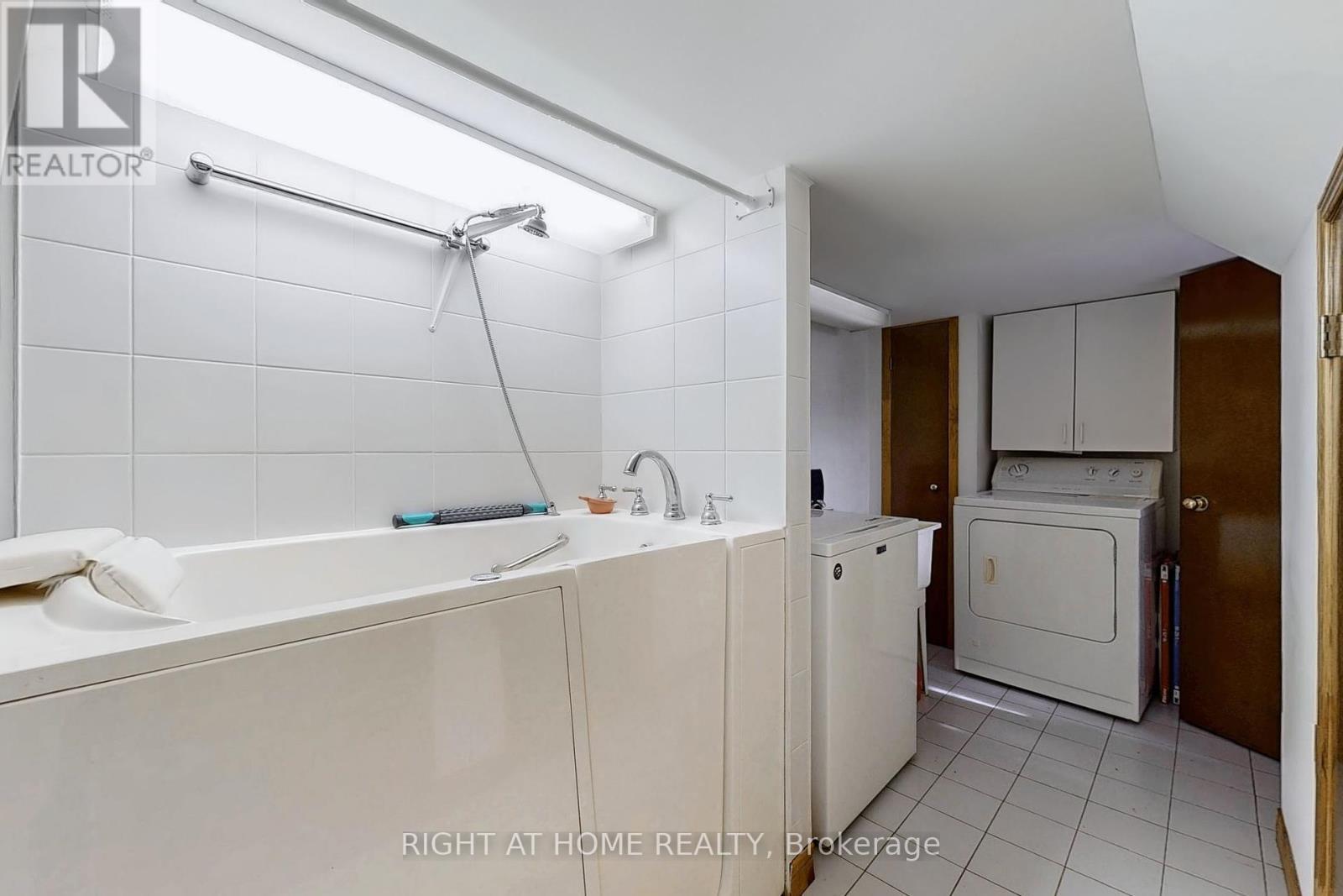












35 WESTHUMBER BOULEVARD

,
Toronto (West Humber-Clairville),




Ontario
M9W3M5

