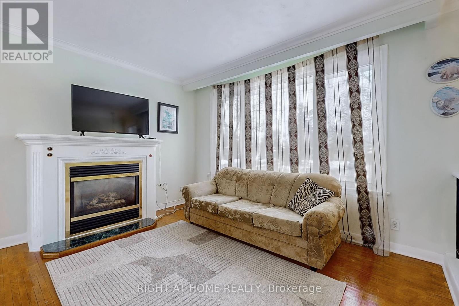 












35 WESTHUMBER BOULEVARD

,
Toronto (West Humber-Clairville),




Ontario
M9W3M5

