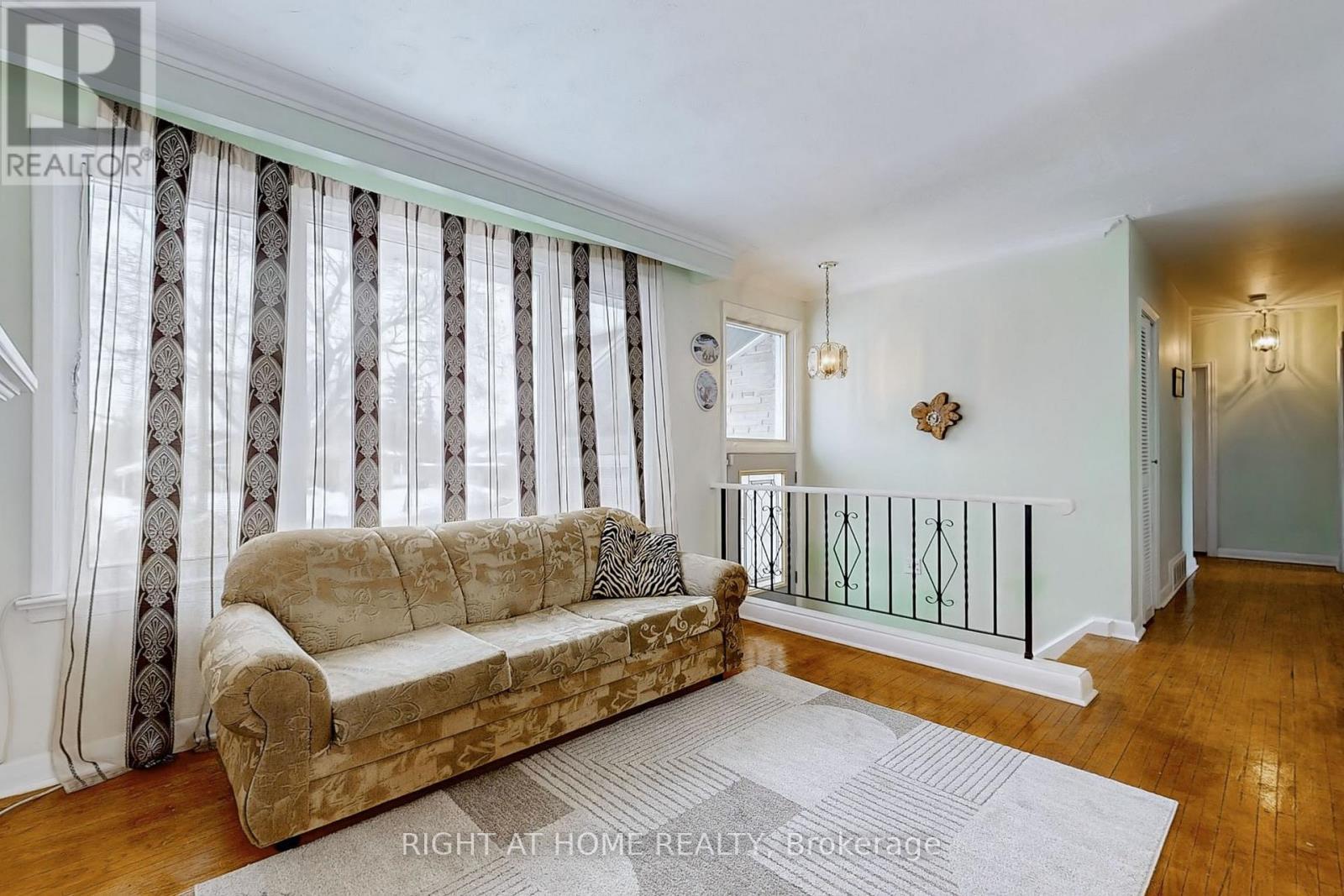 












35 WESTHUMBER BOULEVARD

,
Toronto (West Humber-Clairville),




Ontario
M9W3M5

