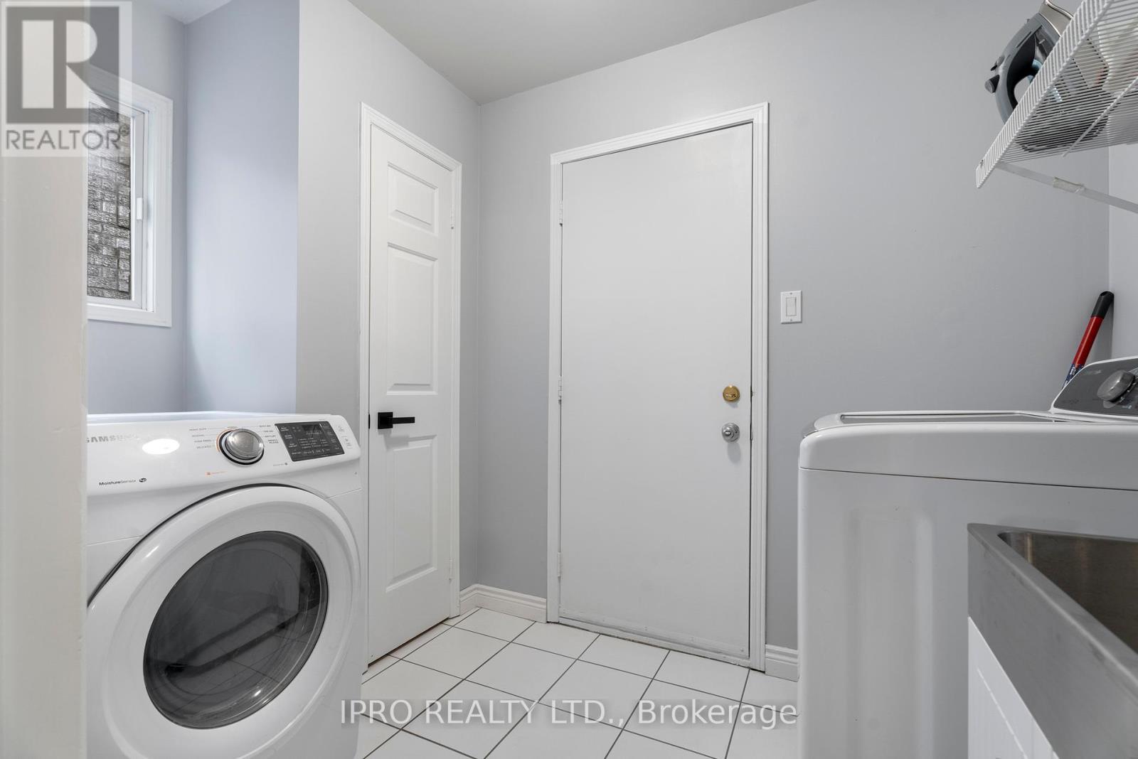 












6070 PRAIRIE CIRCLE

,
Mississauga (Lisgar),




Ontario
L5N5Z5

