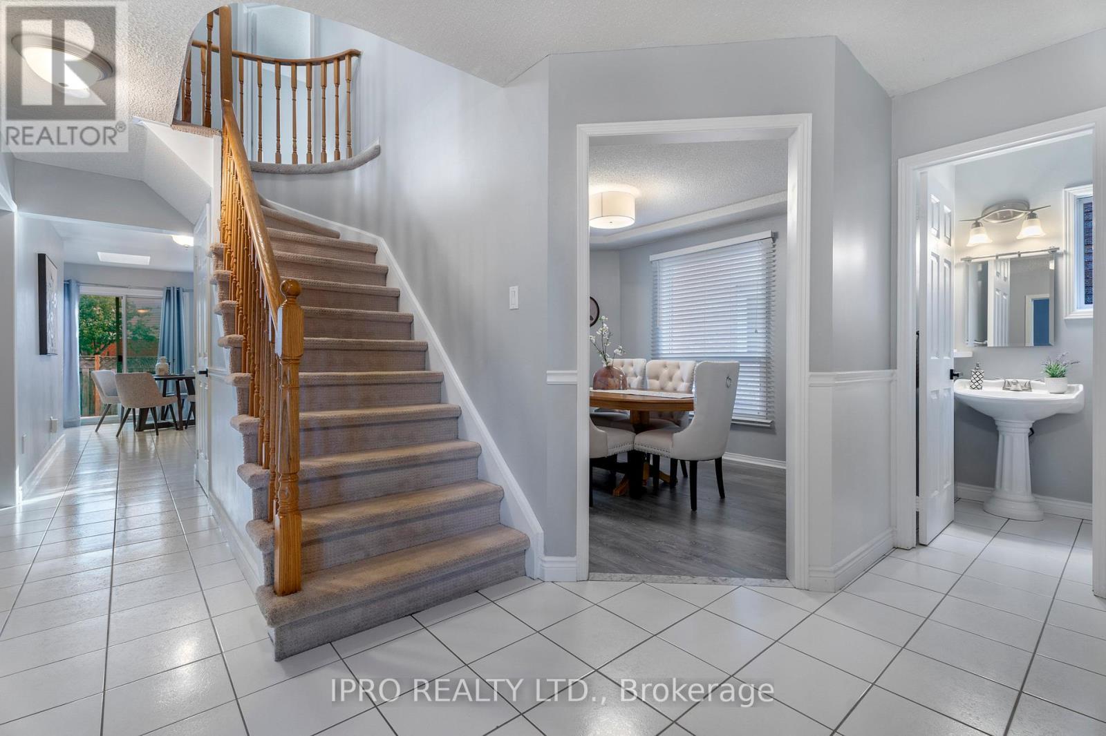 












6070 PRAIRIE CIRCLE

,
Mississauga (Lisgar),




Ontario
L5N5Z5

