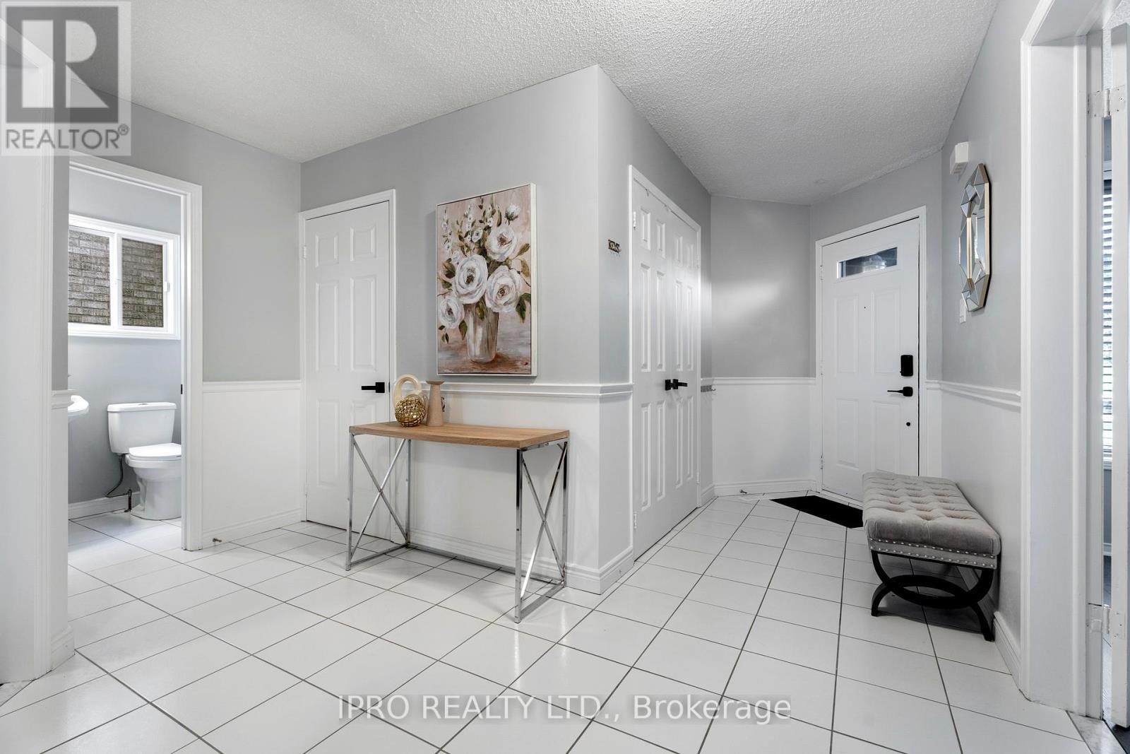












6070 PRAIRIE CIRCLE

,
Mississauga (Lisgar),




Ontario
L5N5Z5


