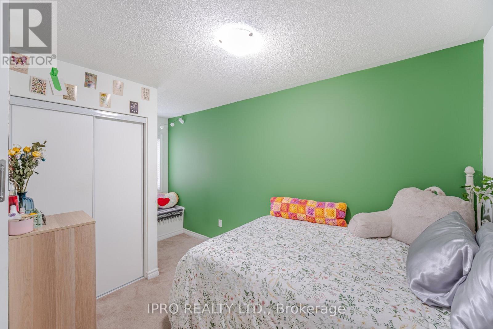 












1543 HUSBAND PLACE

,
Milton (CL Clarke),




Ontario
L9T8X9

