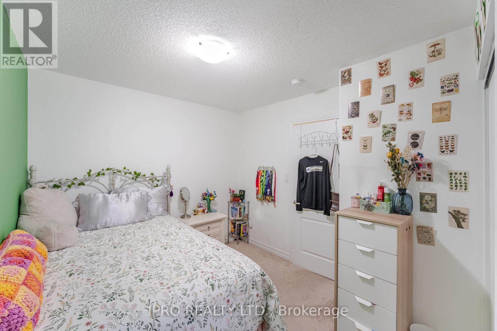 












1543 HUSBAND PLACE

,
Milton (CL Clarke),




Ontario
L9T8X9

