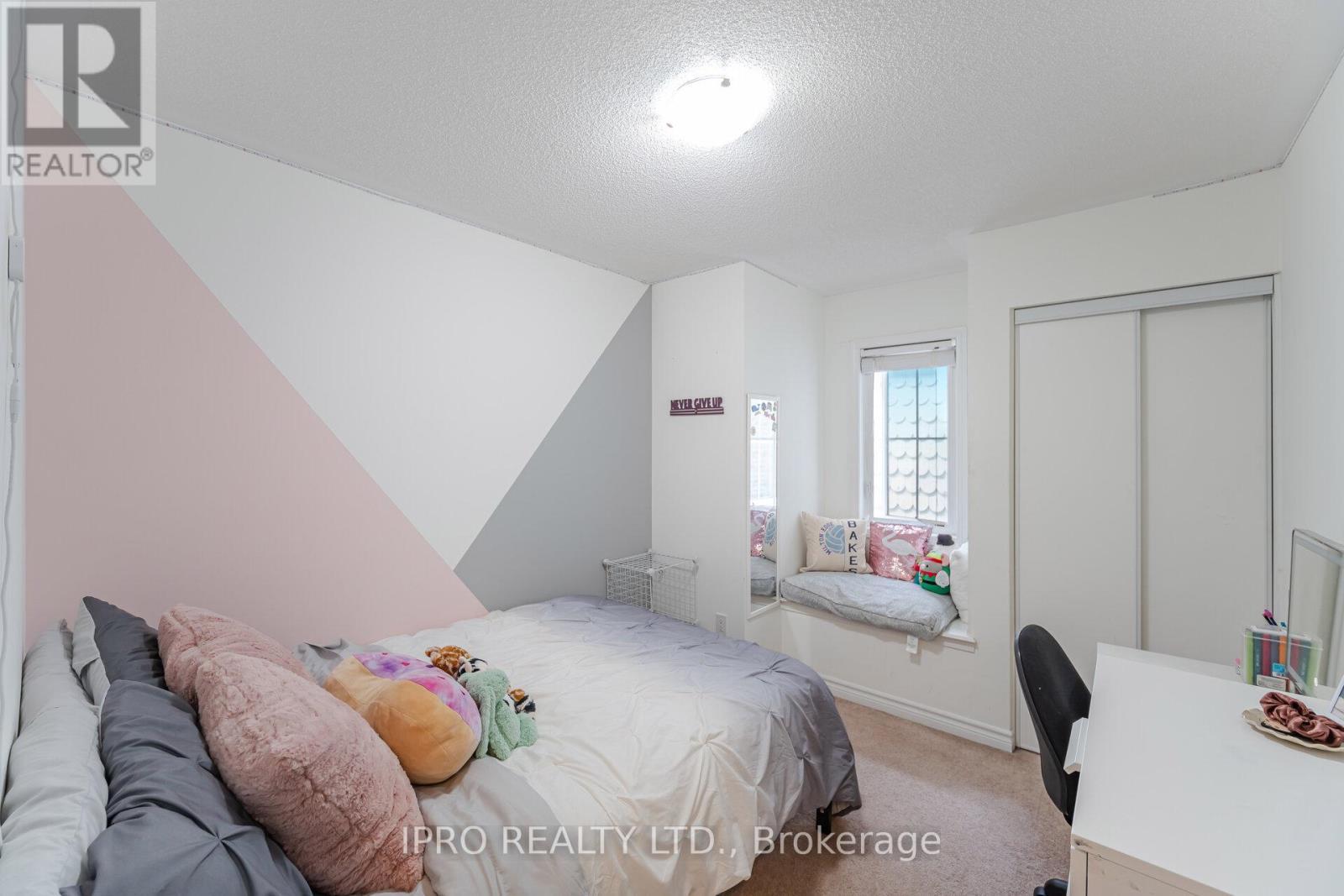 












1543 HUSBAND PLACE

,
Milton (CL Clarke),




Ontario
L9T8X9

