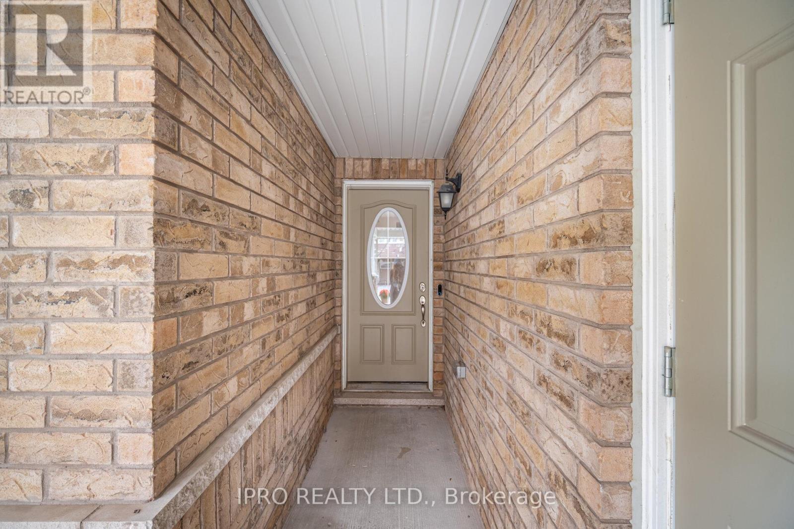 












1543 HUSBAND PLACE

,
Milton (CL Clarke),




Ontario
L9T8X9

