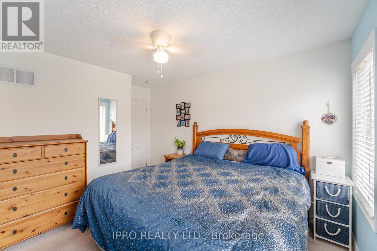 












1543 HUSBAND PLACE

,
Milton (CL Clarke),




Ontario
L9T8X9

