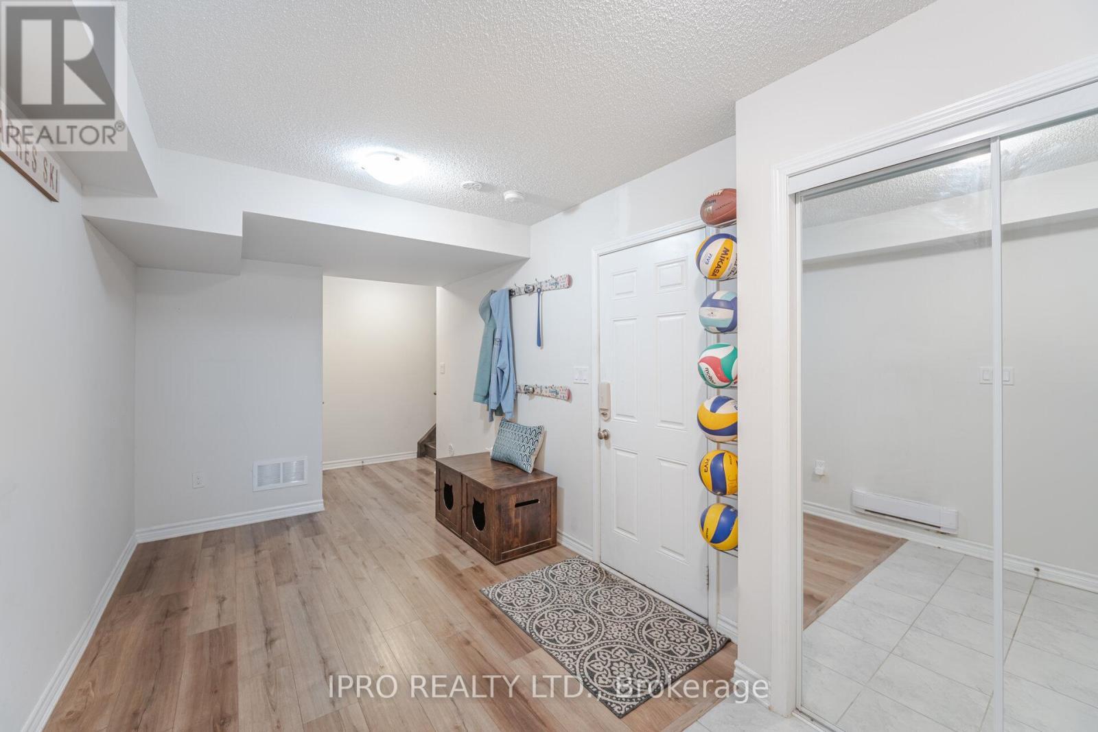 












1543 HUSBAND PLACE

,
Milton (CL Clarke),




Ontario
L9T8X9

