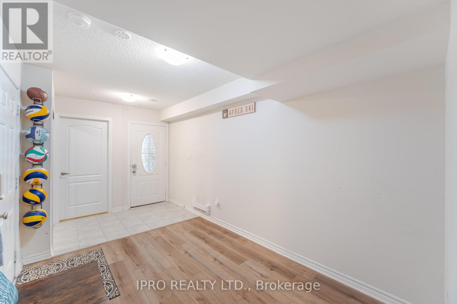 












1543 HUSBAND PLACE

,
Milton (CL Clarke),




Ontario
L9T8X9

