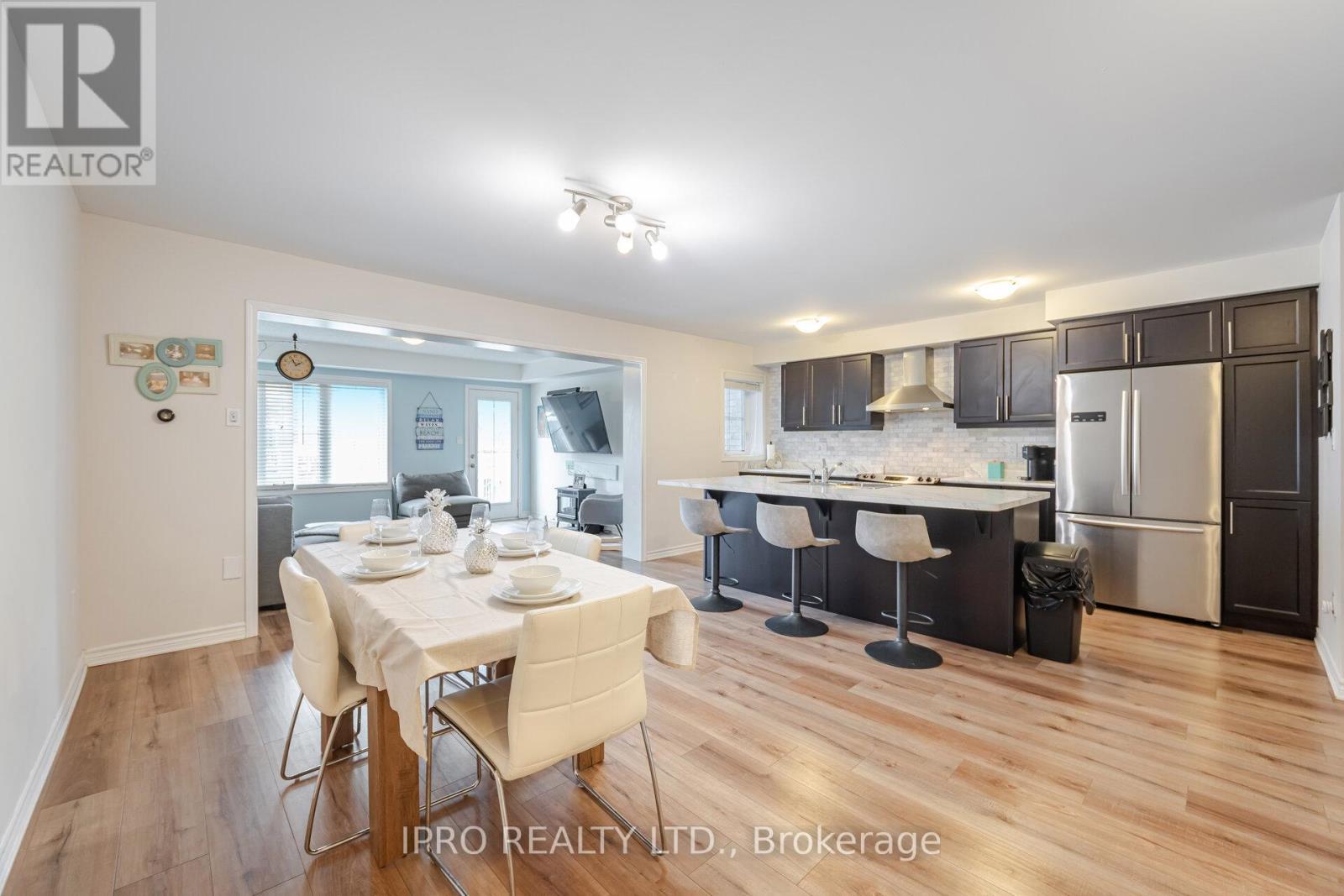 












1543 HUSBAND PLACE

,
Milton (CL Clarke),




Ontario
L9T8X9

