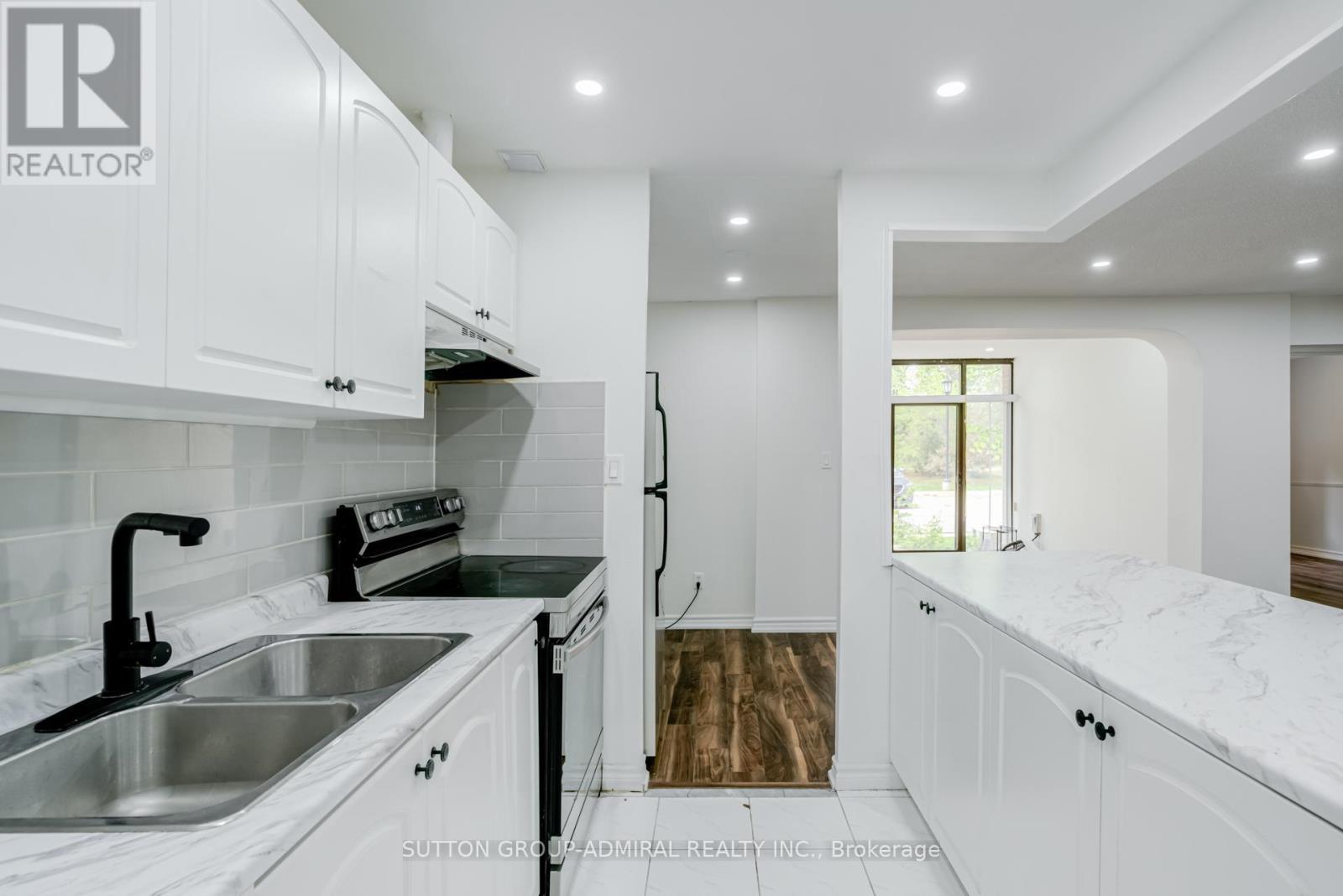 












149 - 3025 THE CREDIT WOODLANDS

,
Mississauga (Erindale),




Ontario
L5C2V3


