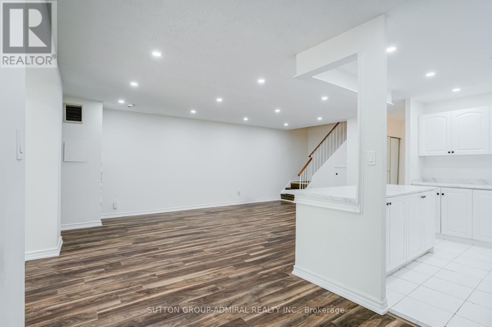 












149 - 3025 THE CREDIT WOODLANDS

,
Mississauga (Erindale),




Ontario
L5C2V3


