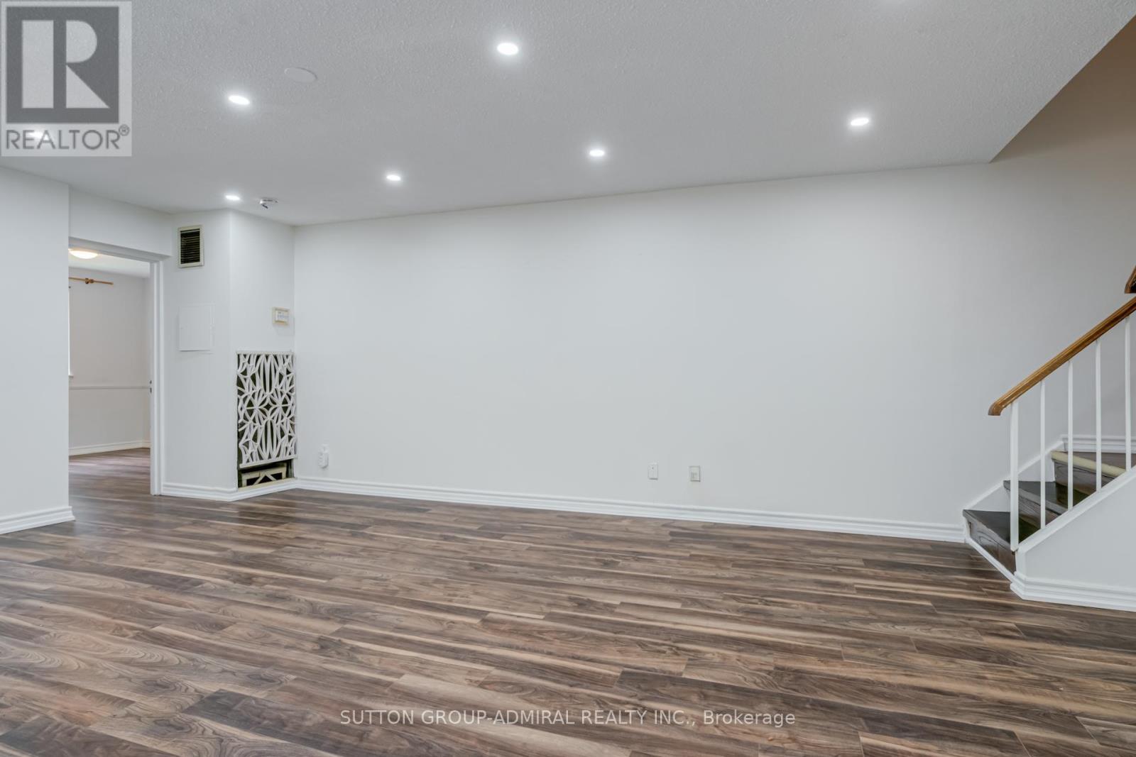 












149 - 3025 THE CREDIT WOODLANDS

,
Mississauga (Erindale),




Ontario
L5C2V3

