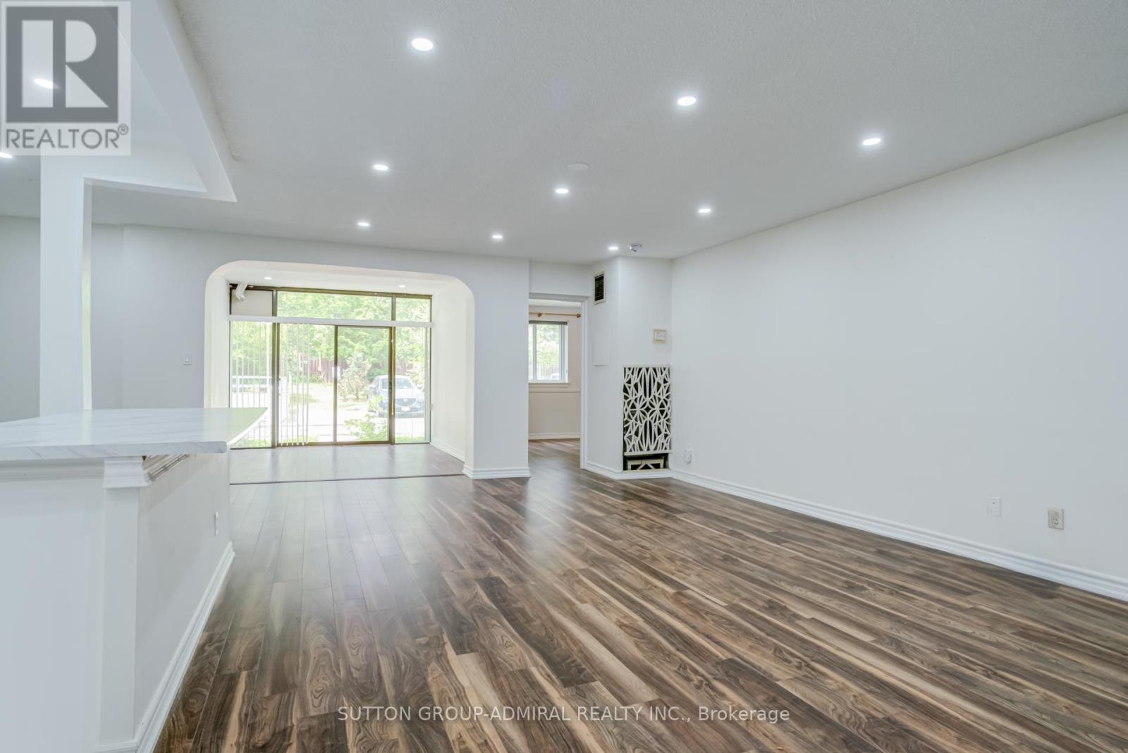 












149 - 3025 THE CREDIT WOODLANDS

,
Mississauga (Erindale),




Ontario
L5C2V3

