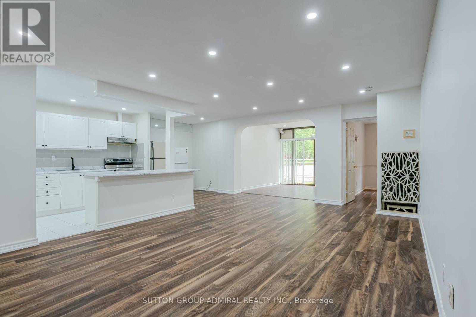 












149 - 3025 THE CREDIT WOODLANDS

,
Mississauga (Erindale),




Ontario
L5C2V3


