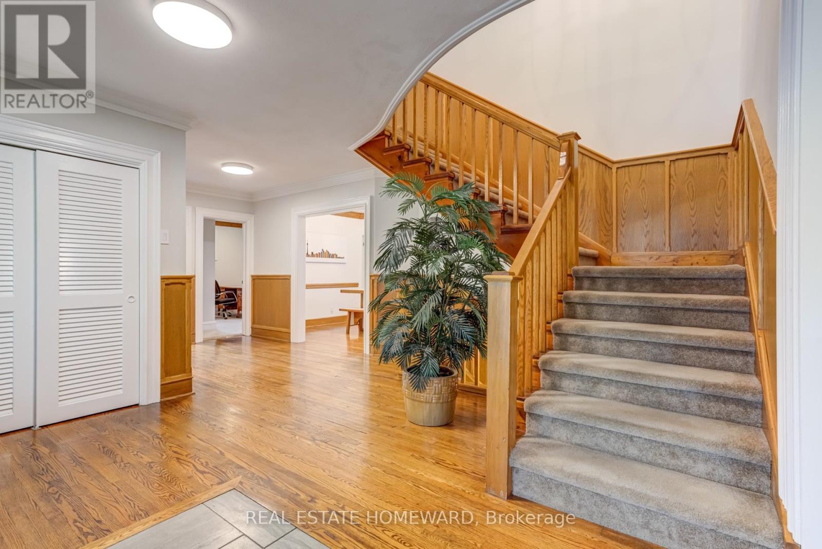 












60 RAVENSBOURNE CRESCENT

,
Toronto (Princess-Rosethorn),




Ontario
M9A2A8

