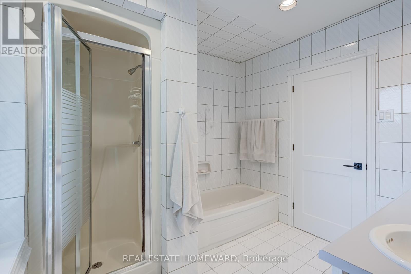 












60 RAVENSBOURNE CRESCENT

,
Toronto (Princess-Rosethorn),




Ontario
M9A2A8


