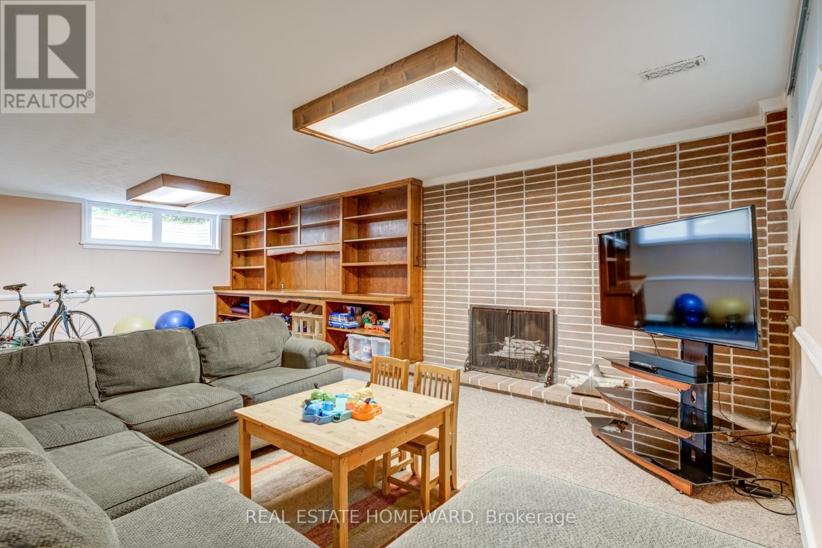 












60 RAVENSBOURNE CRESCENT

,
Toronto (Princess-Rosethorn),




Ontario
M9A2A8

