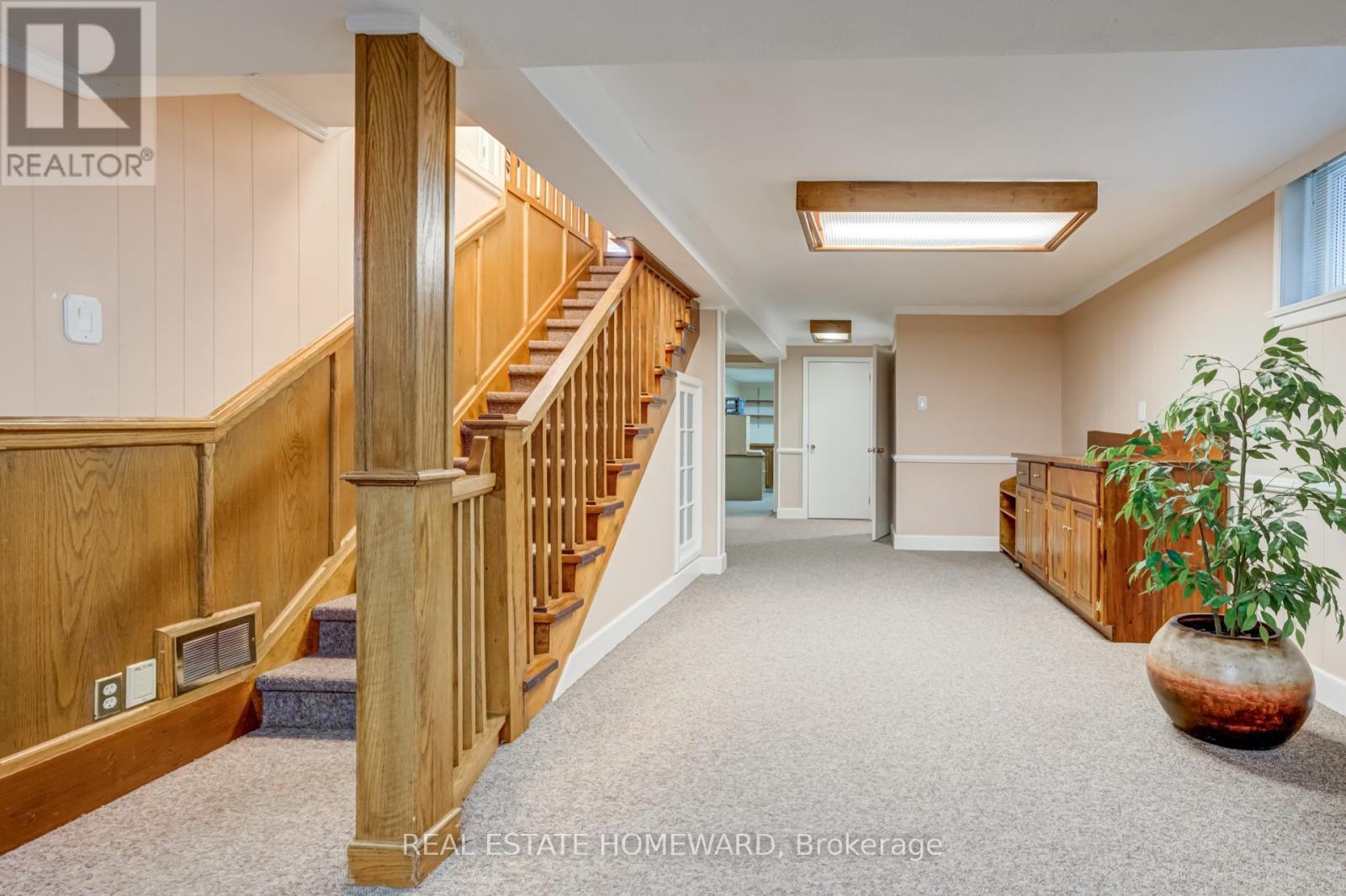 












60 RAVENSBOURNE CRESCENT

,
Toronto (Princess-Rosethorn),




Ontario
M9A2A8

