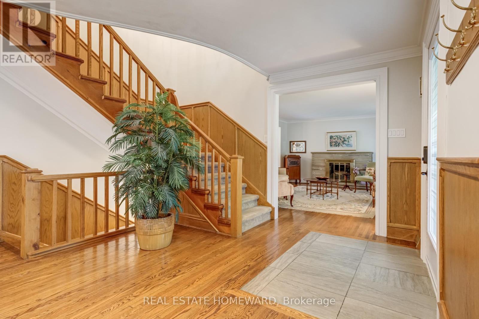












60 RAVENSBOURNE CRESCENT

,
Toronto (Princess-Rosethorn),




Ontario
M9A2A8

