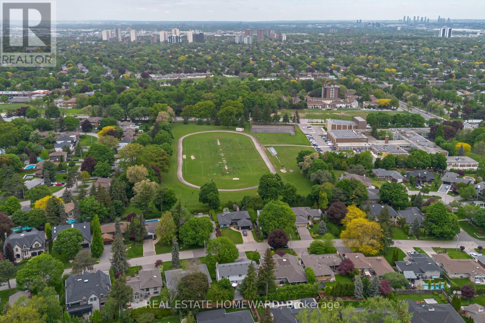 












60 RAVENSBOURNE CRESCENT

,
Toronto (Princess-Rosethorn),




Ontario
M9A2A8

