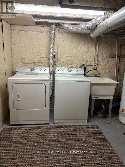 












56 JOHN STREET

,
Brampton (Downtown Brampton),




Ontario
L6W1Z3

