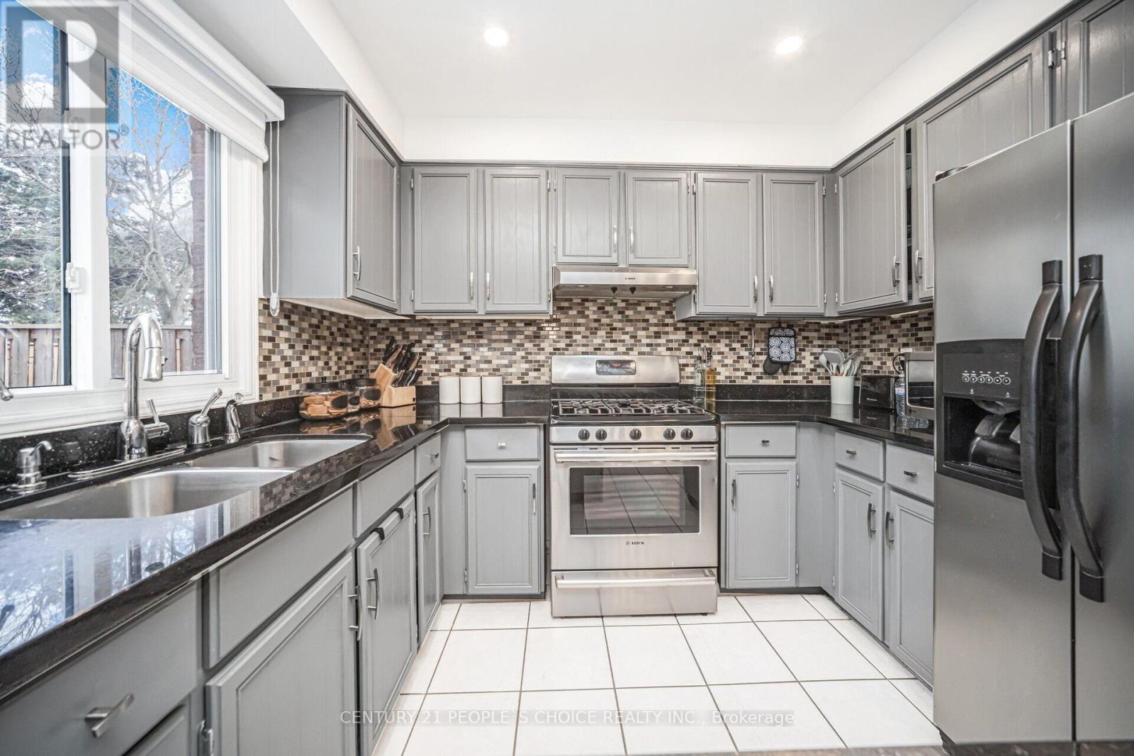 












18 BLACKWELL PLACE

,
Brampton (Fletcher's Creek South),




Ontario
L6W4M2

