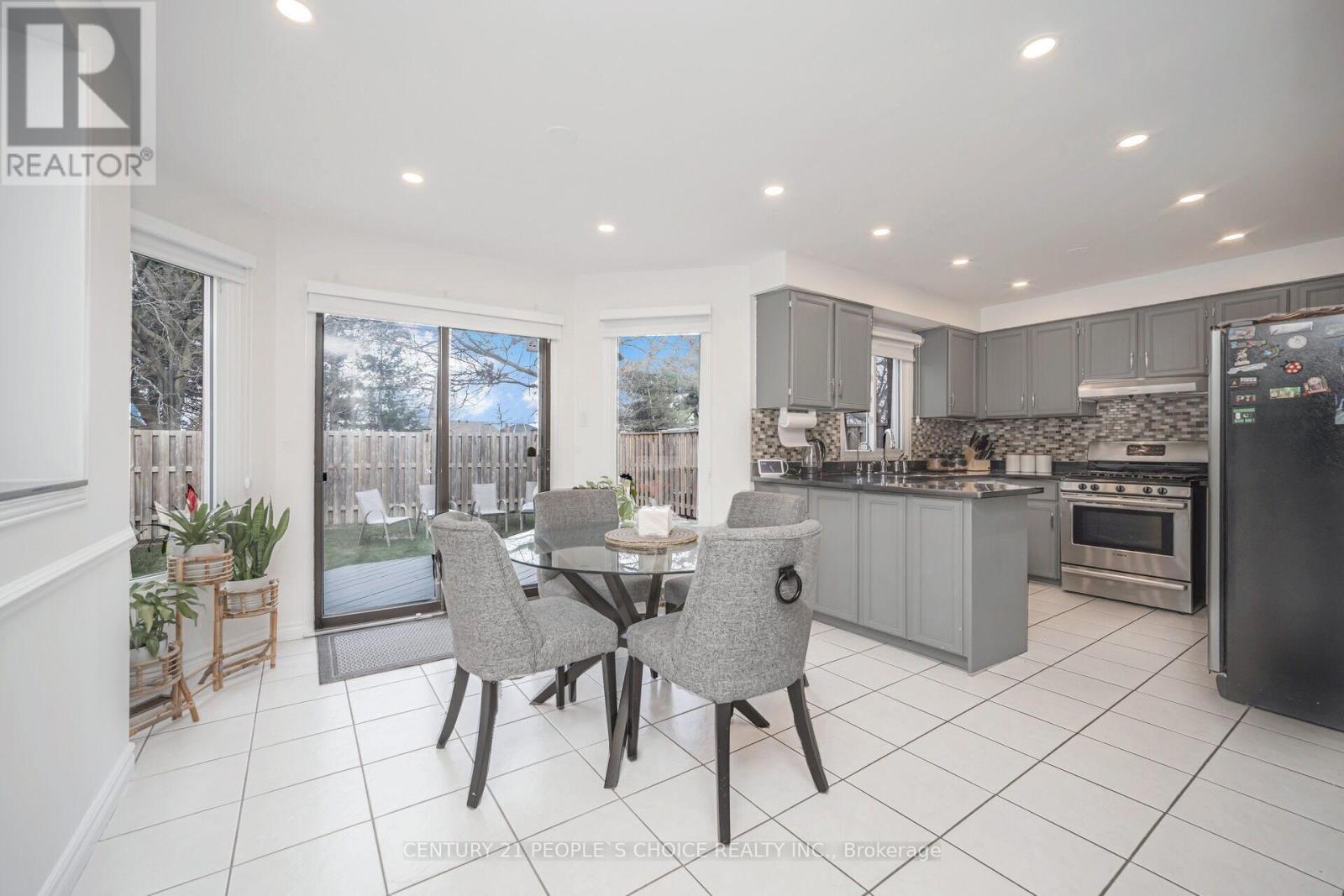 












18 BLACKWELL PLACE

,
Brampton (Fletcher's Creek South),




Ontario
L6W4M2

