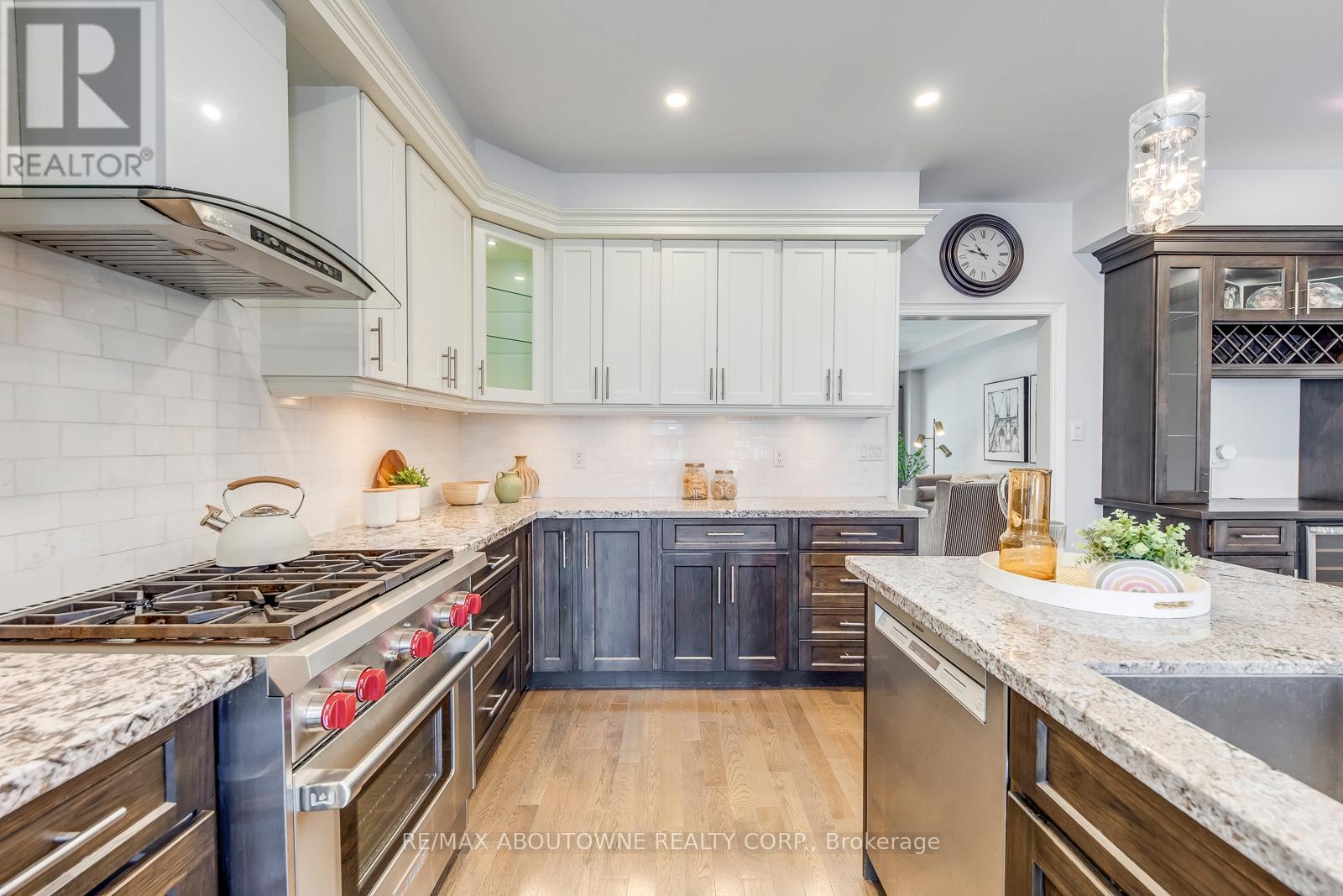 












261 GATWICK DRIVE

,
Oakville (RO River Oaks),




Ontario
L6H7K3

