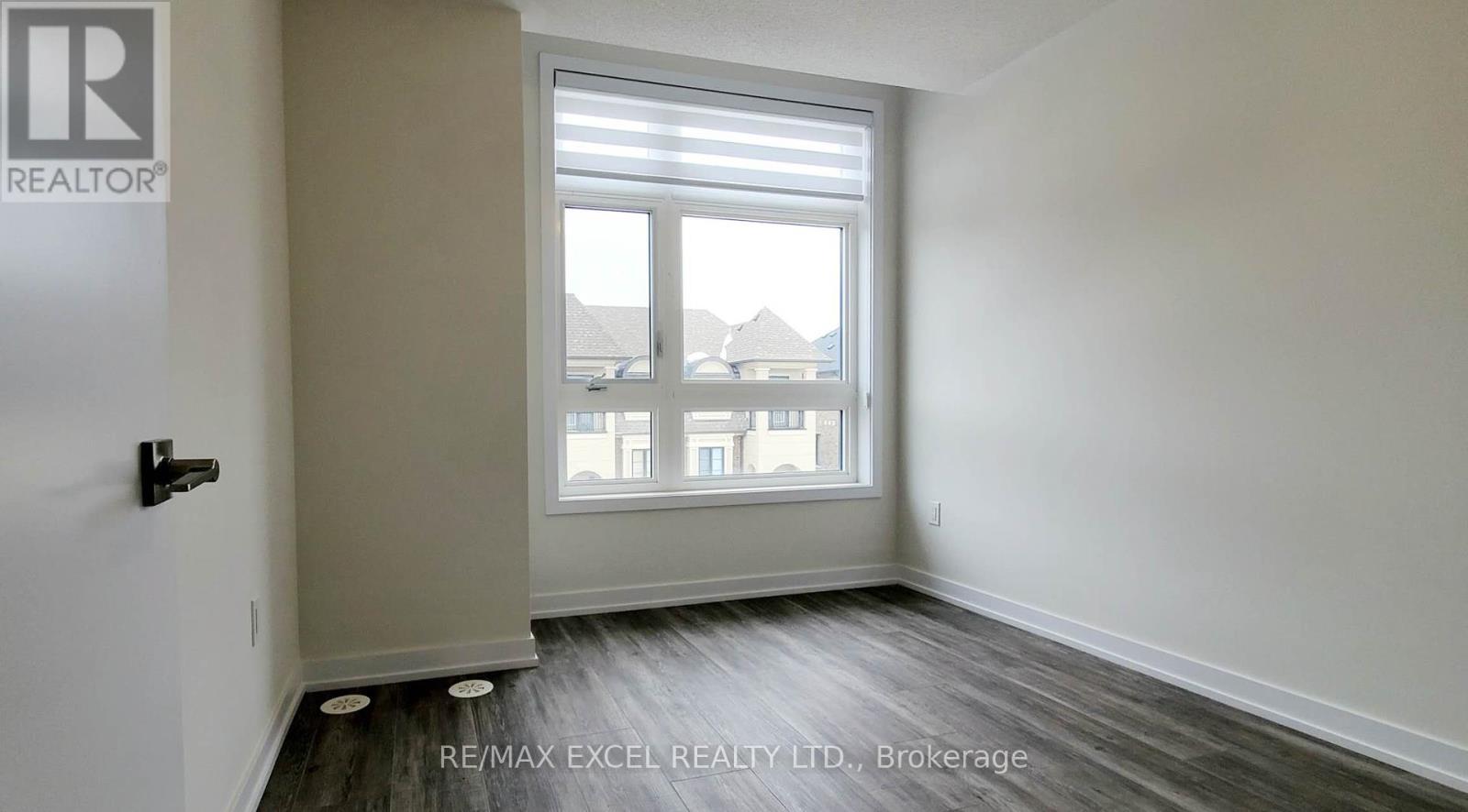 












1359 KOBZAR DRIVE

,
Oakville (NW Northwest),




Ontario
L6M5P3

