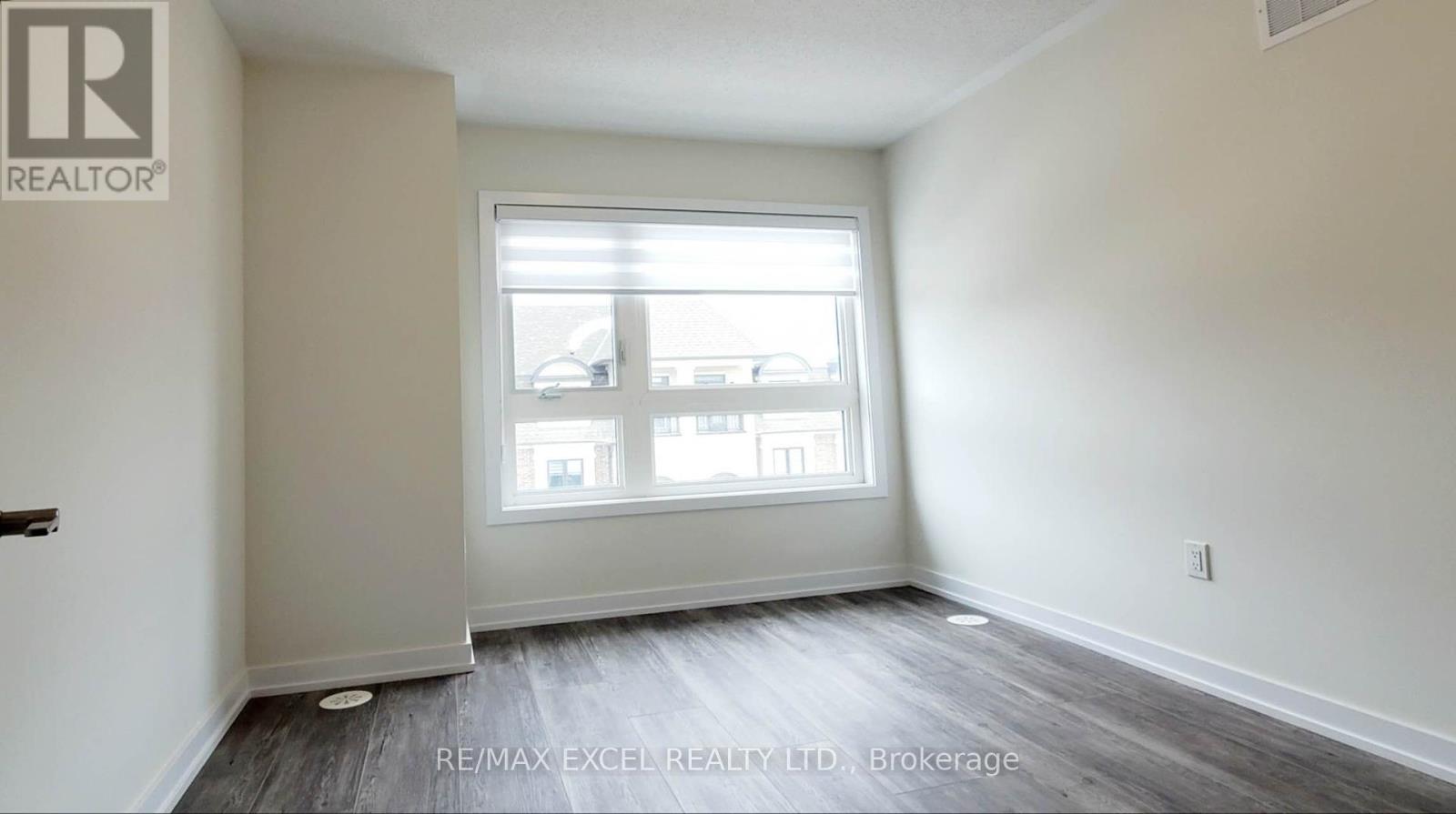 












1359 KOBZAR DRIVE

,
Oakville (NW Northwest),




Ontario
L6M5P3

