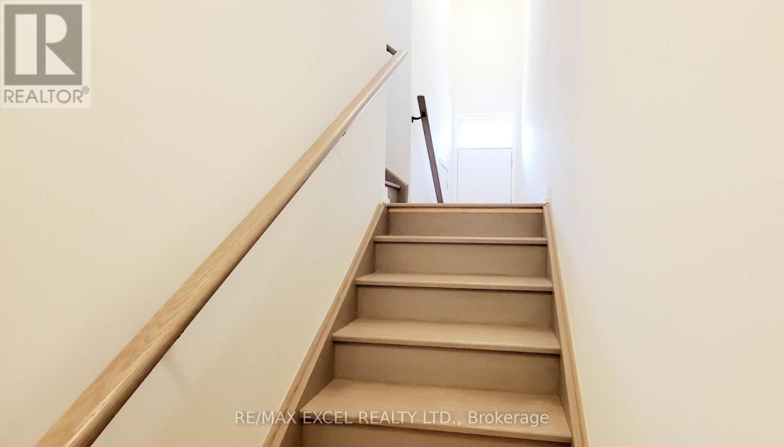 












1359 KOBZAR DRIVE

,
Oakville (NW Northwest),




Ontario
L6M5P3


