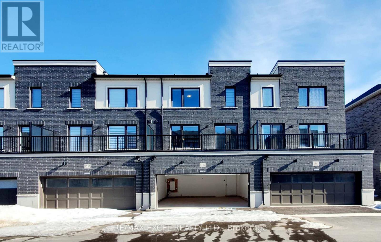 












1359 KOBZAR DRIVE

,
Oakville (NW Northwest),




Ontario
L6M5P3

