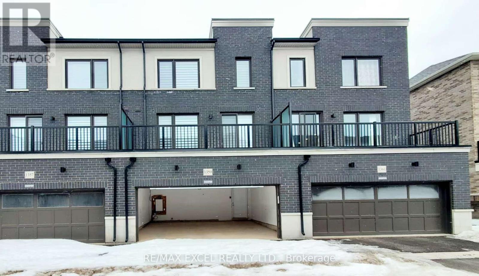 












1359 KOBZAR DRIVE

,
Oakville (NW Northwest),




Ontario
L6M5P3

