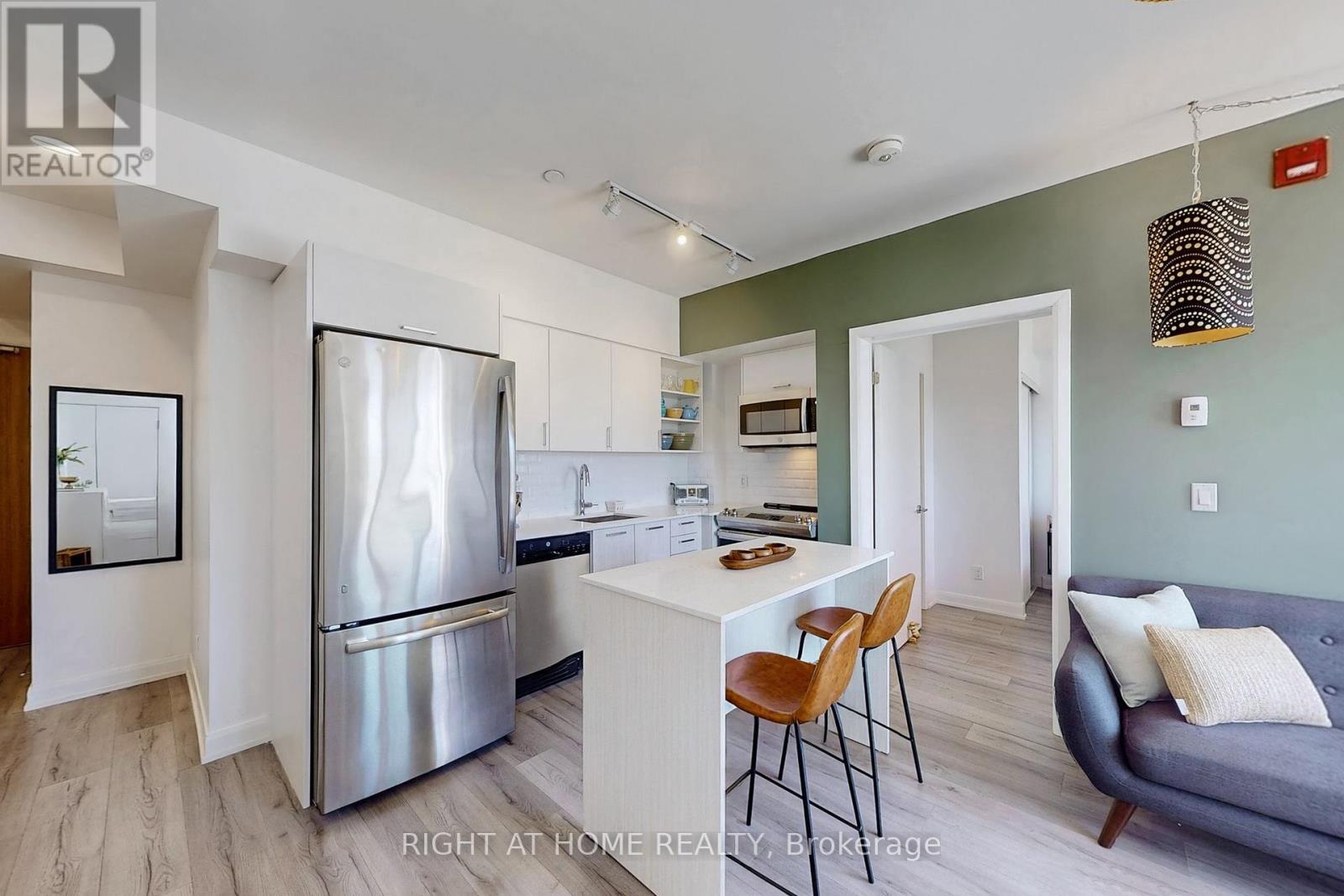 












202 - 385 OSLER STREET

,
Toronto (Weston-Pellam Park),




Ontario
M6N2Z4

