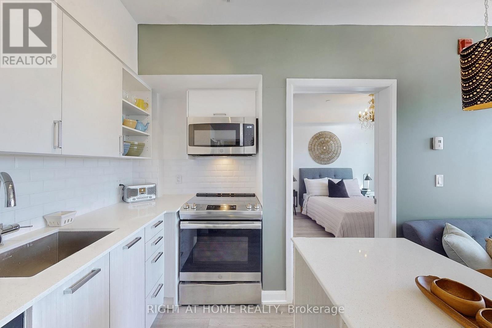 












202 - 385 OSLER STREET

,
Toronto (Weston-Pellam Park),




Ontario
M6N2Z4

