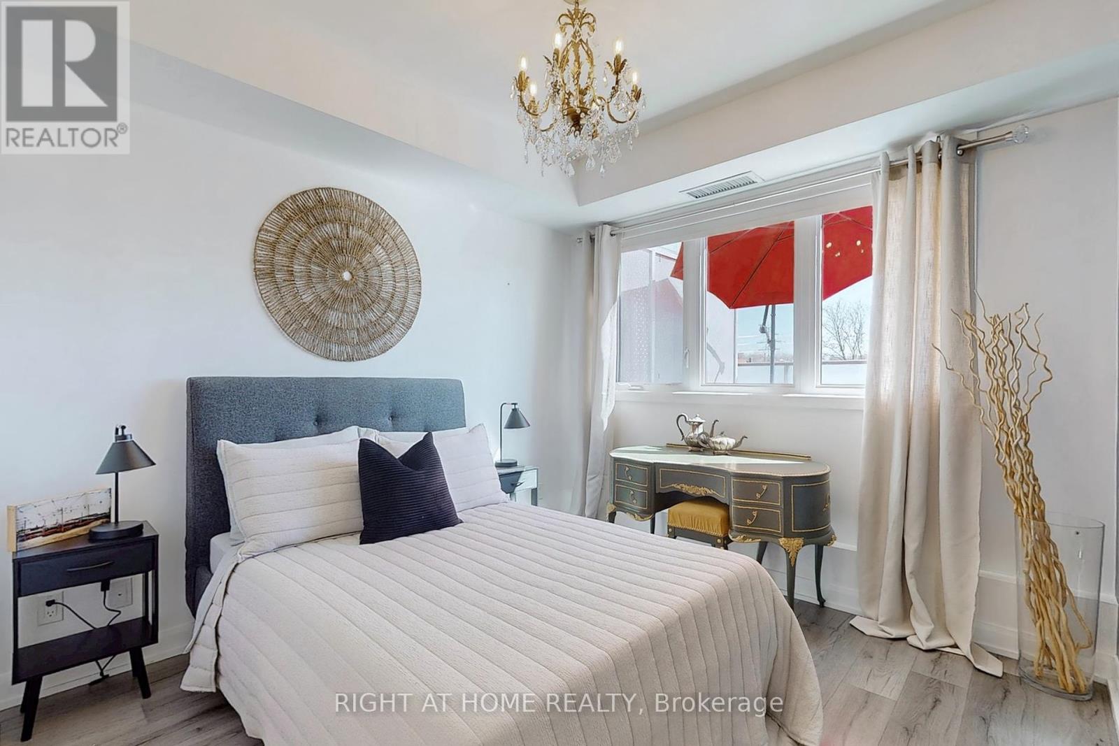












202 - 385 OSLER STREET

,
Toronto (Weston-Pellam Park),




Ontario
M6N2Z4

