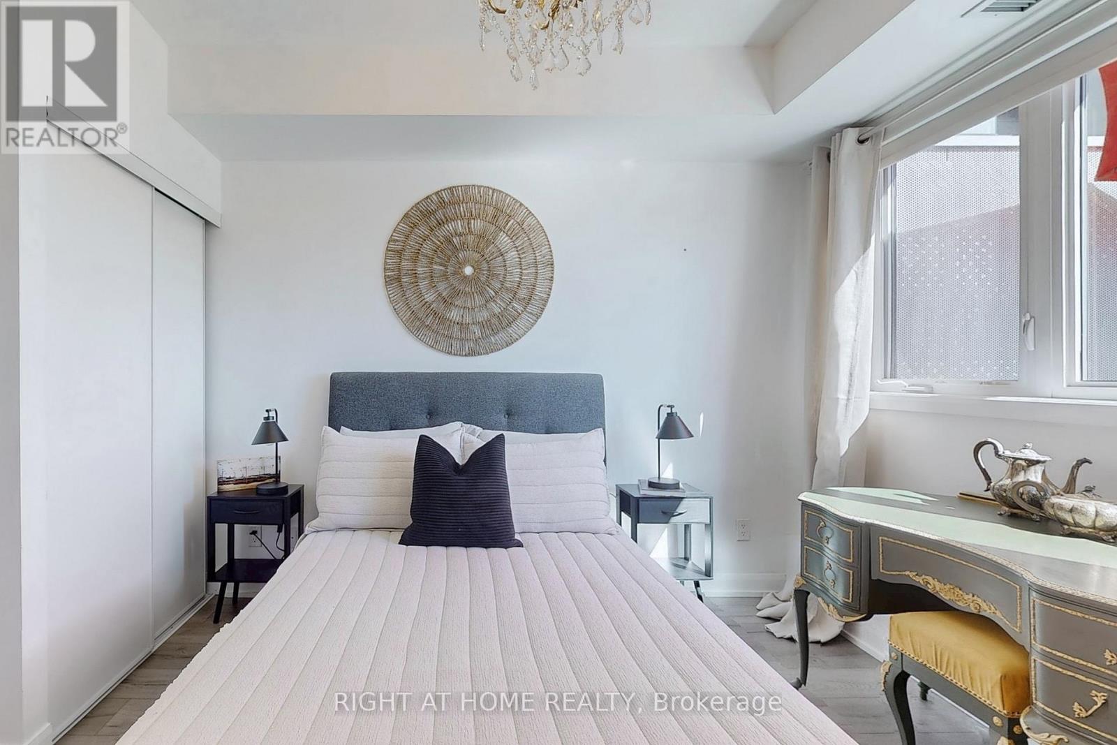 












202 - 385 OSLER STREET

,
Toronto (Weston-Pellam Park),




Ontario
M6N2Z4

