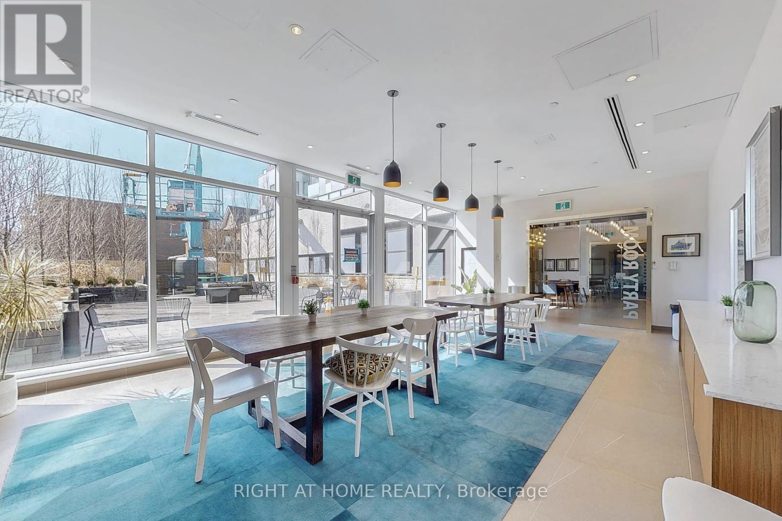 












202 - 385 OSLER STREET

,
Toronto (Weston-Pellam Park),




Ontario
M6N2Z4

