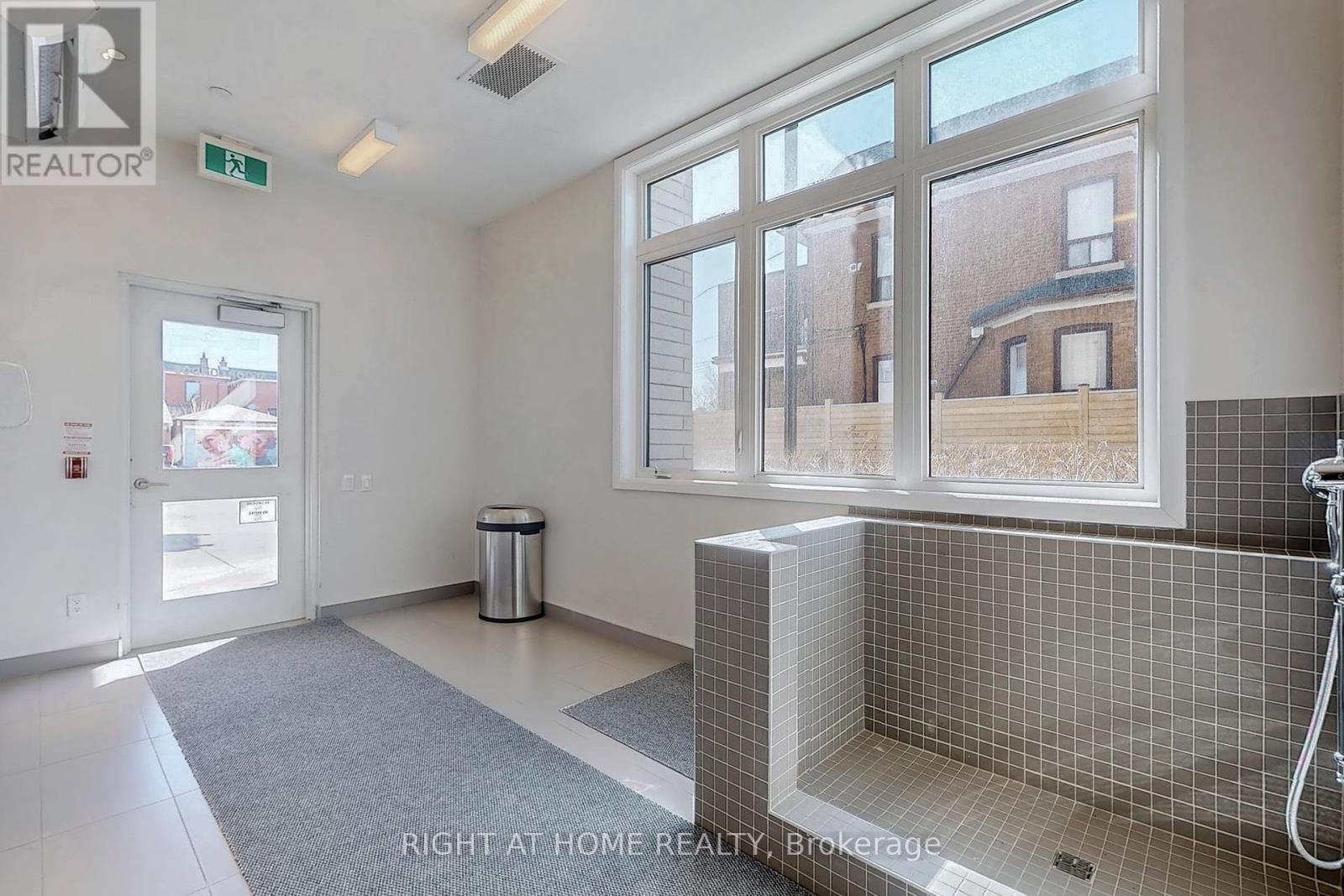 












202 - 385 OSLER STREET

,
Toronto (Weston-Pellam Park),




Ontario
M6N2Z4

