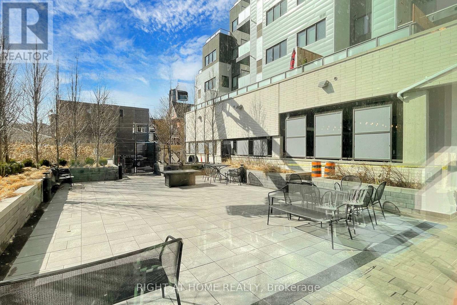












202 - 385 OSLER STREET

,
Toronto (Weston-Pellam Park),




Ontario
M6N2Z4

