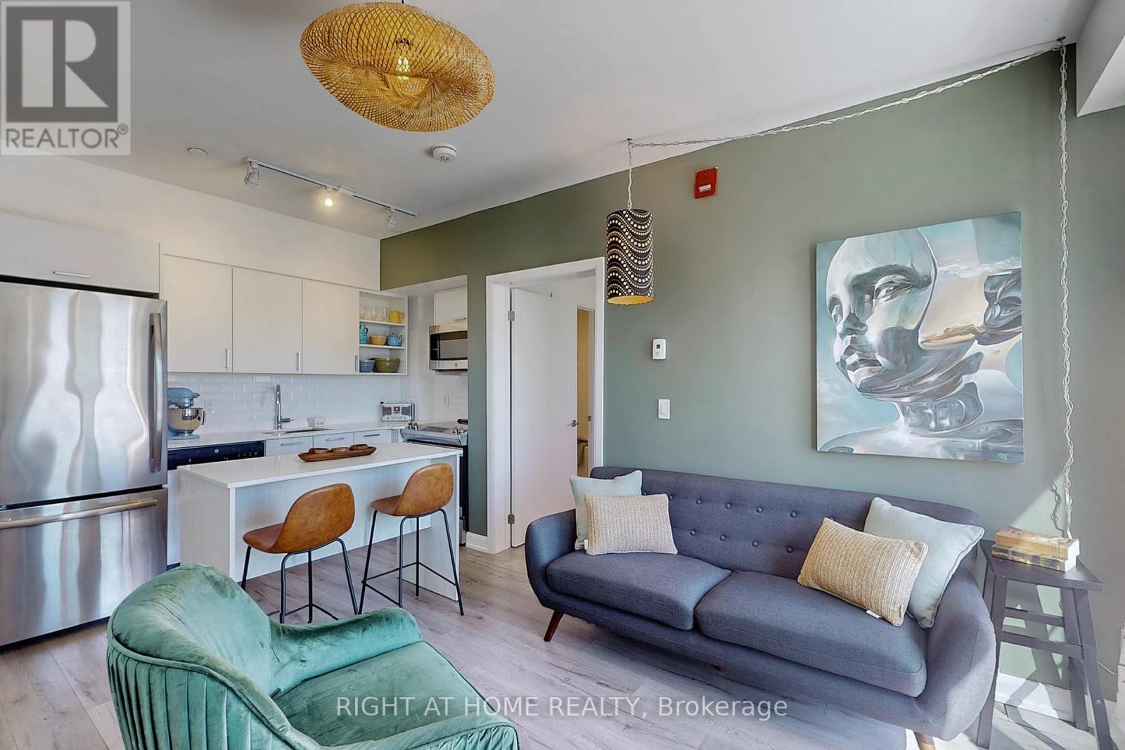 












202 - 385 OSLER STREET

,
Toronto (Weston-Pellam Park),




Ontario
M6N2Z4

