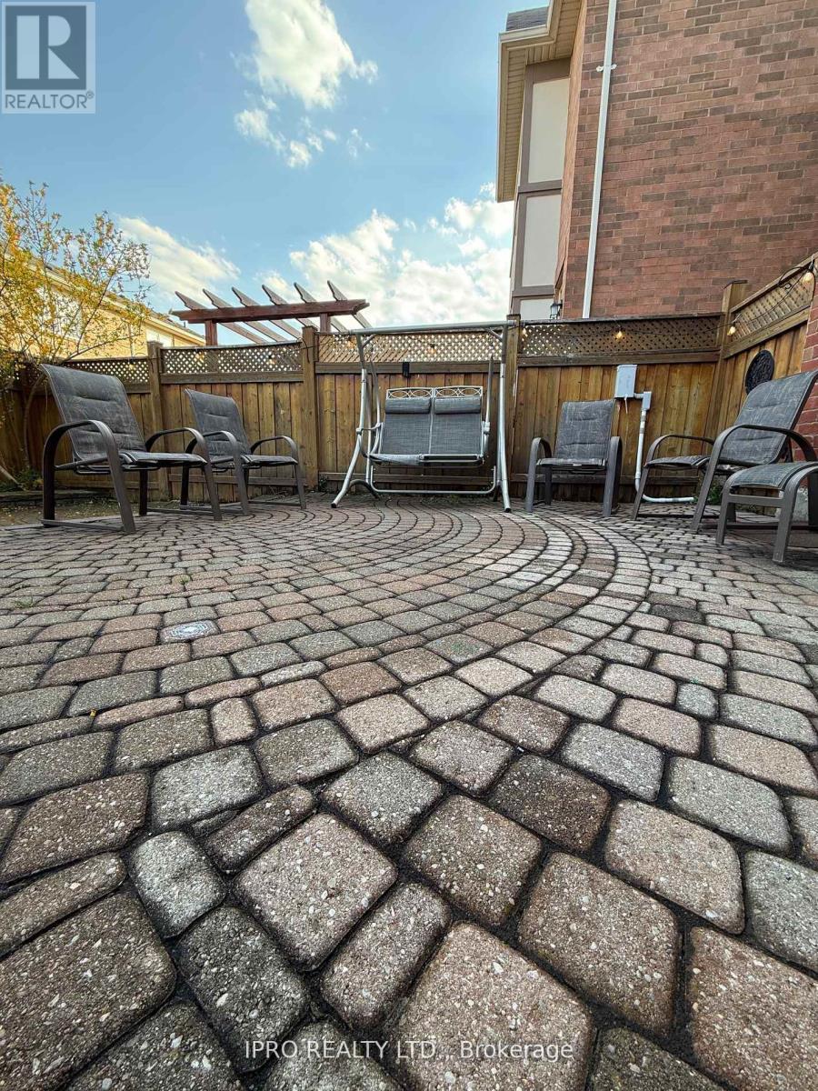 












730 BOLINGBROKE DRIVE

,
Milton (CO Coates),




Ontario
L9T6Z3

